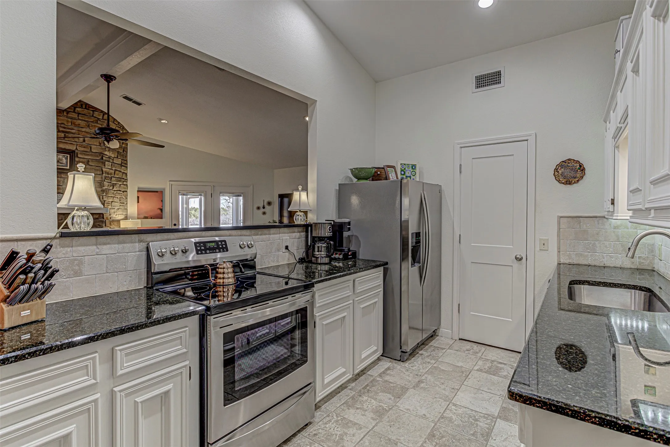 Single Family Residence For Sale in Llano County , 507 Mountain Drive, Horseshoe Bay, Texas 78657, 3 Bedroom, 2 Bathroom, 1 Garage spaces, 1,609 Sqft, built in 1985, mls#21202302, Real Estate Agent in Horseshoe Bay, Homes For Sale in Llano county, Homes For Sale in Horseshoe Bay, Realtor in Horseshoe Bay Texas, Real Estate Brokerage Independent Realty Texas, Luminita Cordes Realtor