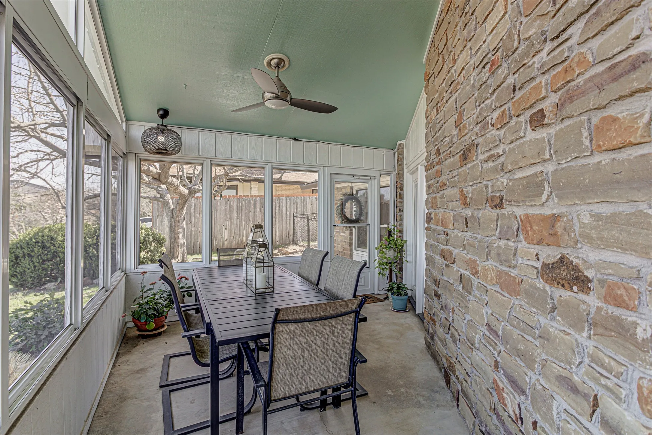 Single Family Residence For Sale in Llano County , 507 Mountain Drive, Horseshoe Bay, Texas 78657, 3 Bedroom, 2 Bathroom, 1 Garage spaces, 1,609 Sqft, built in 1985, mls#21202302, Real Estate Agent in Horseshoe Bay, Homes For Sale in Llano county, Homes For Sale in Horseshoe Bay, Realtor in Horseshoe Bay Texas, Real Estate Brokerage Independent Realty Texas, Luminita Cordes Realtor