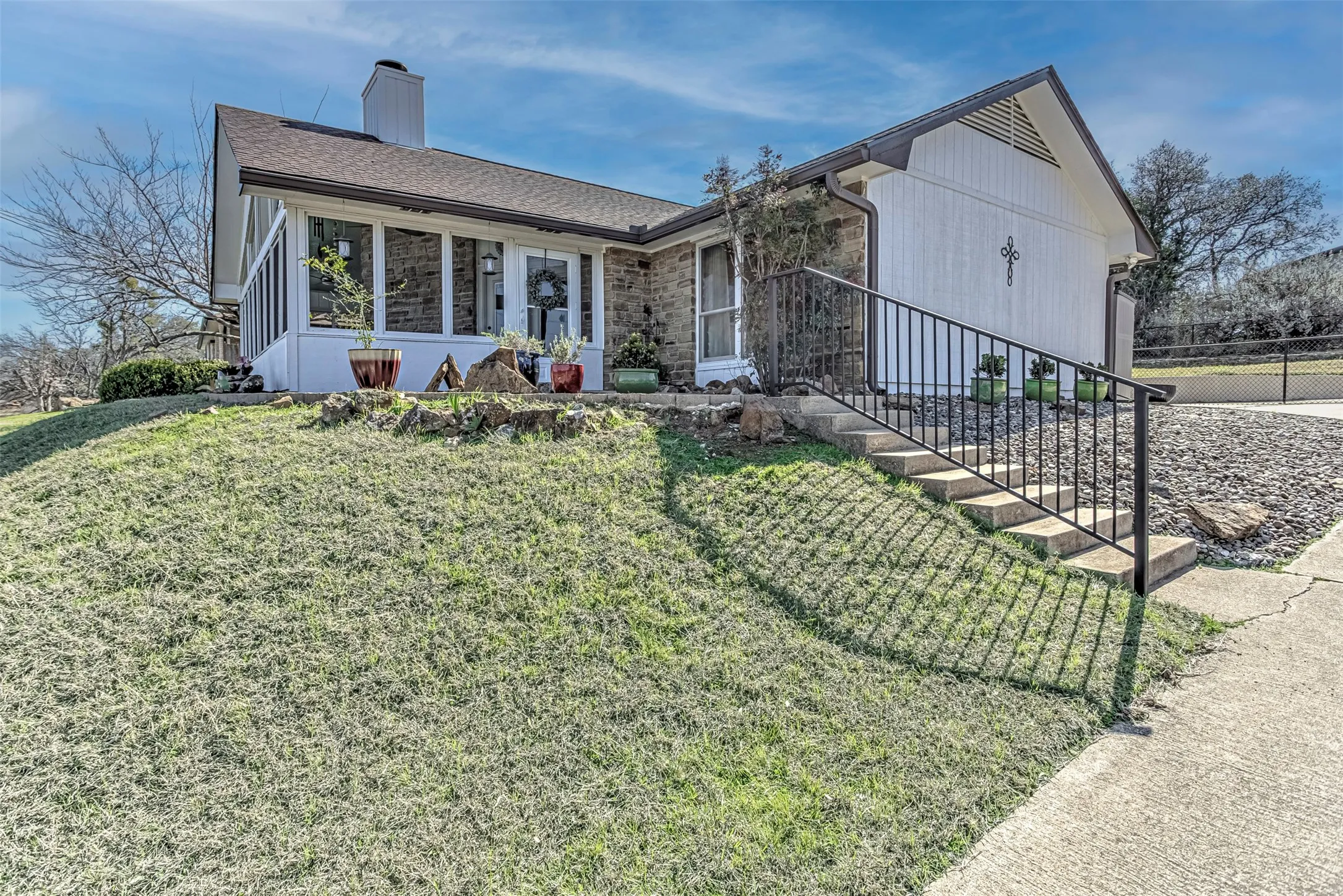 Single Family Residence For Sale in Llano County , 507 Mountain Drive, Horseshoe Bay, Texas 78657, 3 Bedroom, 2 Bathroom, 1 Garage spaces, 1,609 Sqft, built in 1985, mls#21202302, Real Estate Agent in Horseshoe Bay, Homes For Sale in Llano county, Homes For Sale in Horseshoe Bay, Realtor in Horseshoe Bay Texas, Real Estate Brokerage Independent Realty Texas, Luminita Cordes Realtor