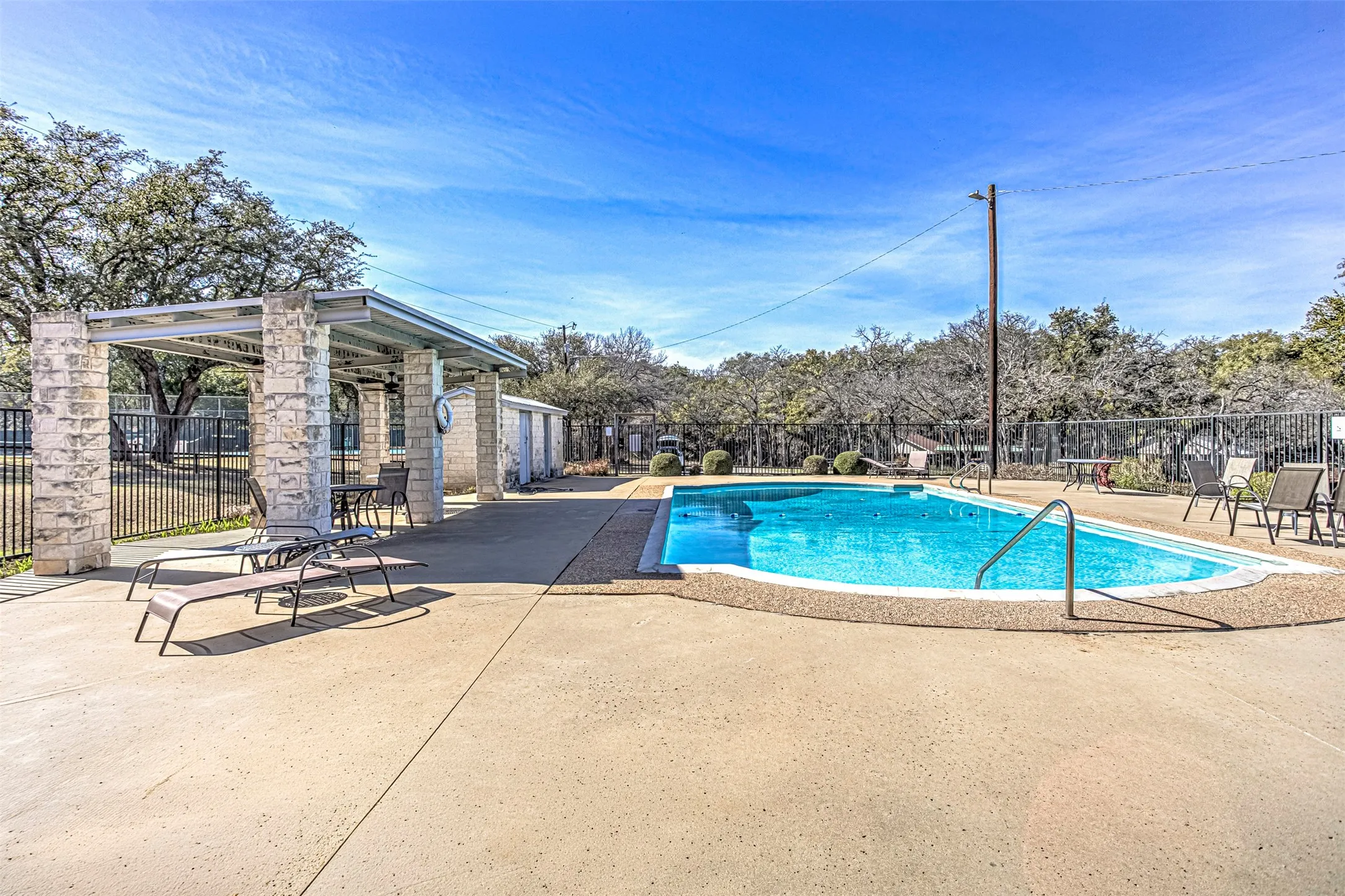 Single Family Residence For Sale in Llano County , 507 Mountain Drive, Horseshoe Bay, Texas 78657, 3 Bedroom, 2 Bathroom, 1 Garage spaces, 1,609 Sqft, built in 1985, mls#21202302, Real Estate Agent in Horseshoe Bay, Homes For Sale in Llano county, Homes For Sale in Horseshoe Bay, Realtor in Horseshoe Bay Texas, Real Estate Brokerage Independent Realty Texas, Luminita Cordes Realtor