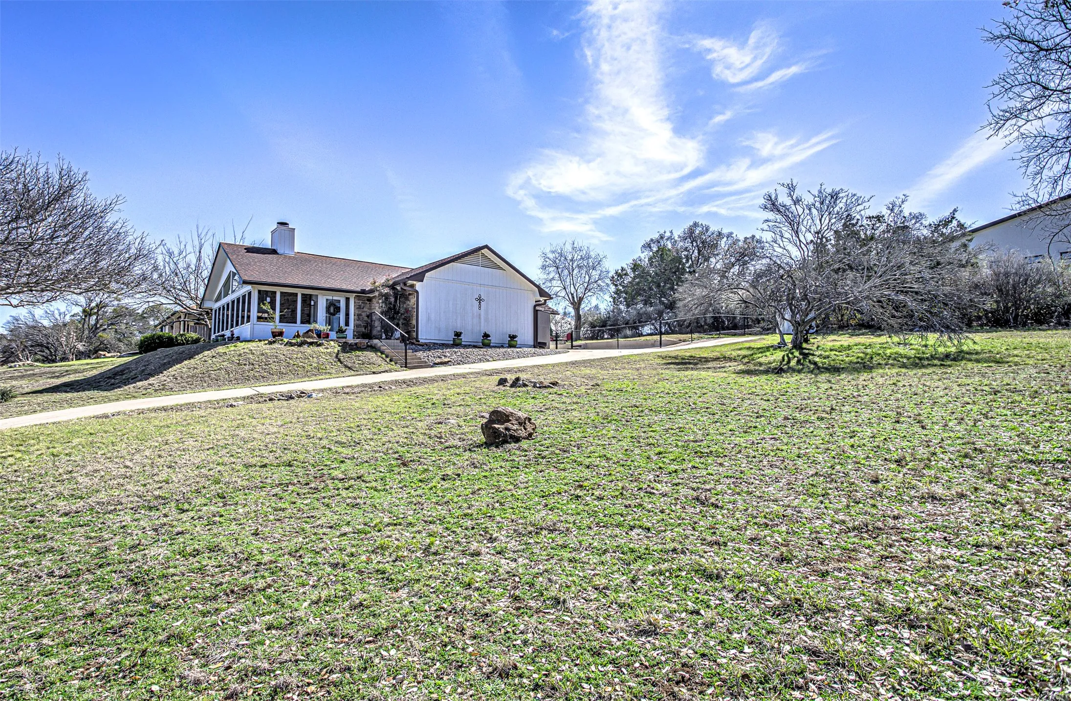 Single Family Residence For Sale in Llano County , 507 Mountain Drive, Horseshoe Bay, Texas 78657, 3 Bedroom, 2 Bathroom, 1 Garage spaces, 1,609 Sqft, built in 1985, mls#21202302, Real Estate Agent in Horseshoe Bay, Homes For Sale in Llano county, Homes For Sale in Horseshoe Bay, Realtor in Horseshoe Bay Texas, Real Estate Brokerage Independent Realty Texas, Luminita Cordes Realtor