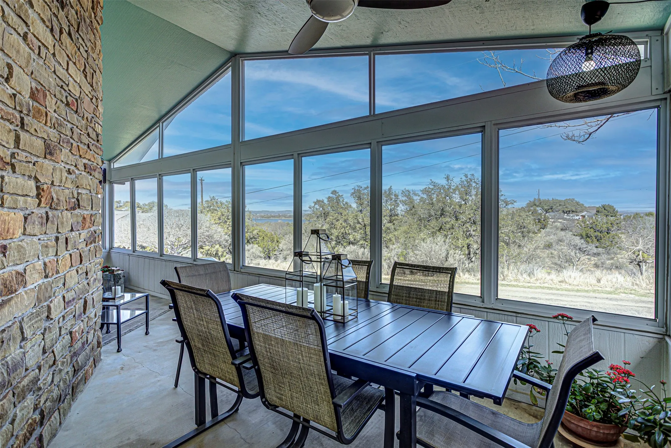 Single Family Residence For Sale in Llano County , 507 Mountain Drive, Horseshoe Bay, Texas 78657, 3 Bedroom, 2 Bathroom, 1 Garage spaces, 1,609 Sqft, built in 1985, mls#21202302, Real Estate Agent in Horseshoe Bay, Homes For Sale in Llano county, Homes For Sale in Horseshoe Bay, Realtor in Horseshoe Bay Texas, Real Estate Brokerage Independent Realty Texas, Luminita Cordes Realtor