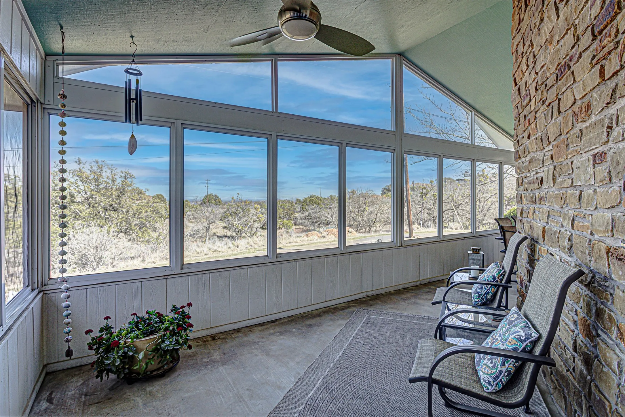 Single Family Residence For Sale in Llano County , 507 Mountain Drive, Horseshoe Bay, Texas 78657, 3 Bedroom, 2 Bathroom, 1 Garage spaces, 1,609 Sqft, built in 1985, mls#21202302, Real Estate Agent in Horseshoe Bay, Homes For Sale in Llano county, Homes For Sale in Horseshoe Bay, Realtor in Horseshoe Bay Texas, Real Estate Brokerage Independent Realty Texas, Luminita Cordes Realtor