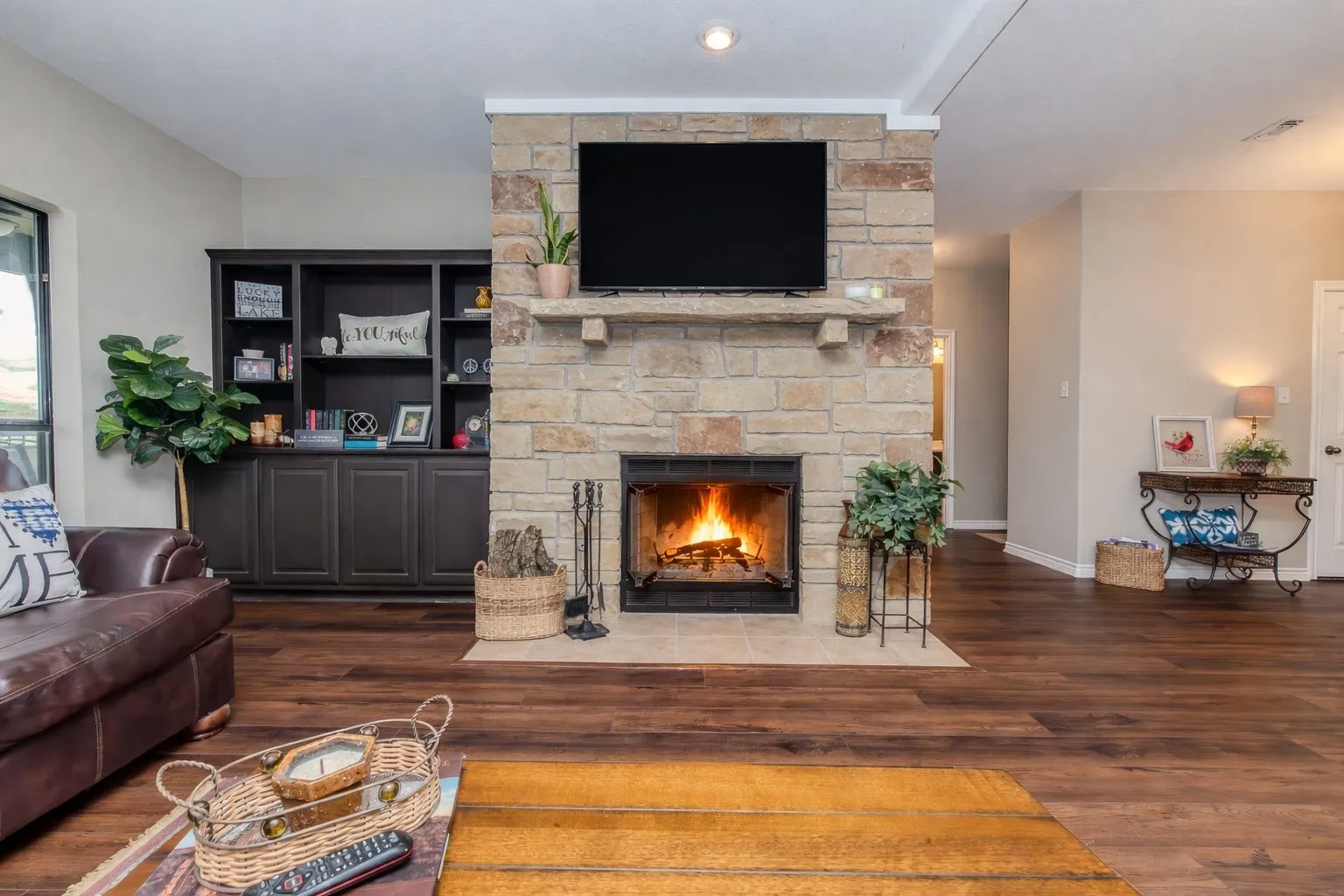 Condominium For Sale in Palo Pinto County , 1101 Eagle Point Circle, Graford, Texas 76449, 2 Bedroom, 2 Bathroom, 1 Garage spaces, 1,502 Sqft, built in 2005, mls#21191794, Real Estate Agent in Graford, Homes For Sale in Palo Pinto county, Homes For Sale in Graford, Realtor in Graford Texas, Real Estate Brokerage Independent Realty Texas, Luminita Cordes Realtor