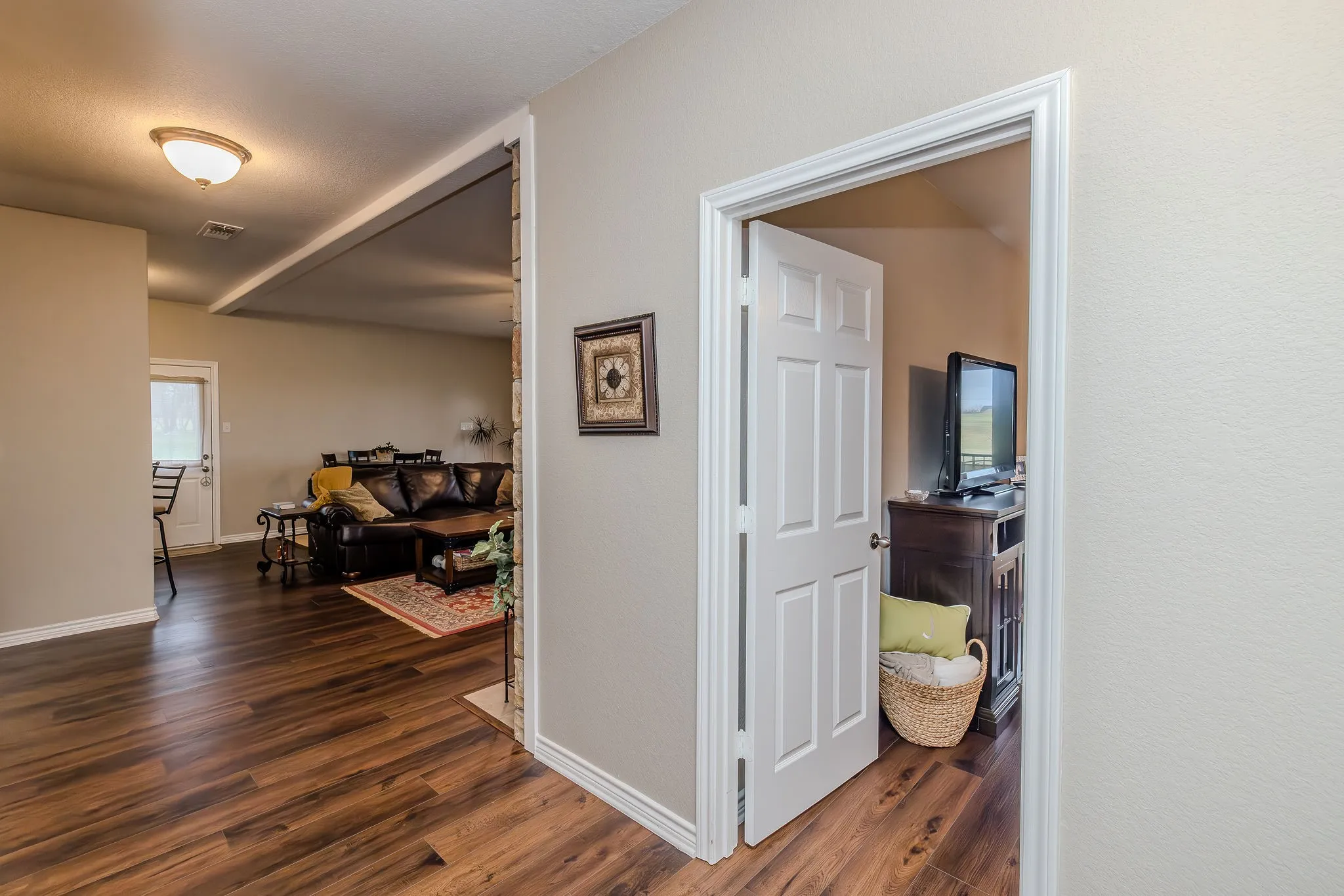 Condominium For Sale in Palo Pinto County , 1101 Eagle Point Circle, Graford, Texas 76449, 2 Bedroom, 2 Bathroom, 1 Garage spaces, 1,502 Sqft, built in 2005, mls#21191794, Real Estate Agent in Graford, Homes For Sale in Palo Pinto county, Homes For Sale in Graford, Realtor in Graford Texas, Real Estate Brokerage Independent Realty Texas, Luminita Cordes Realtor