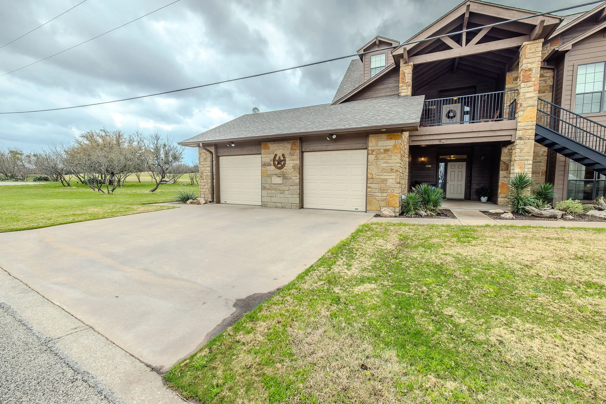 Condominium For Sale in Palo Pinto County , 1101 Eagle Point Circle, Graford, Texas 76449, 2 Bedroom, 2 Bathroom, 1 Garage spaces, 1,502 Sqft, built in 2005, mls#21191794, Real Estate Agent in Graford, Homes For Sale in Palo Pinto county, Homes For Sale in Graford, Realtor in Graford Texas, Real Estate Brokerage Independent Realty Texas, Luminita Cordes Realtor
