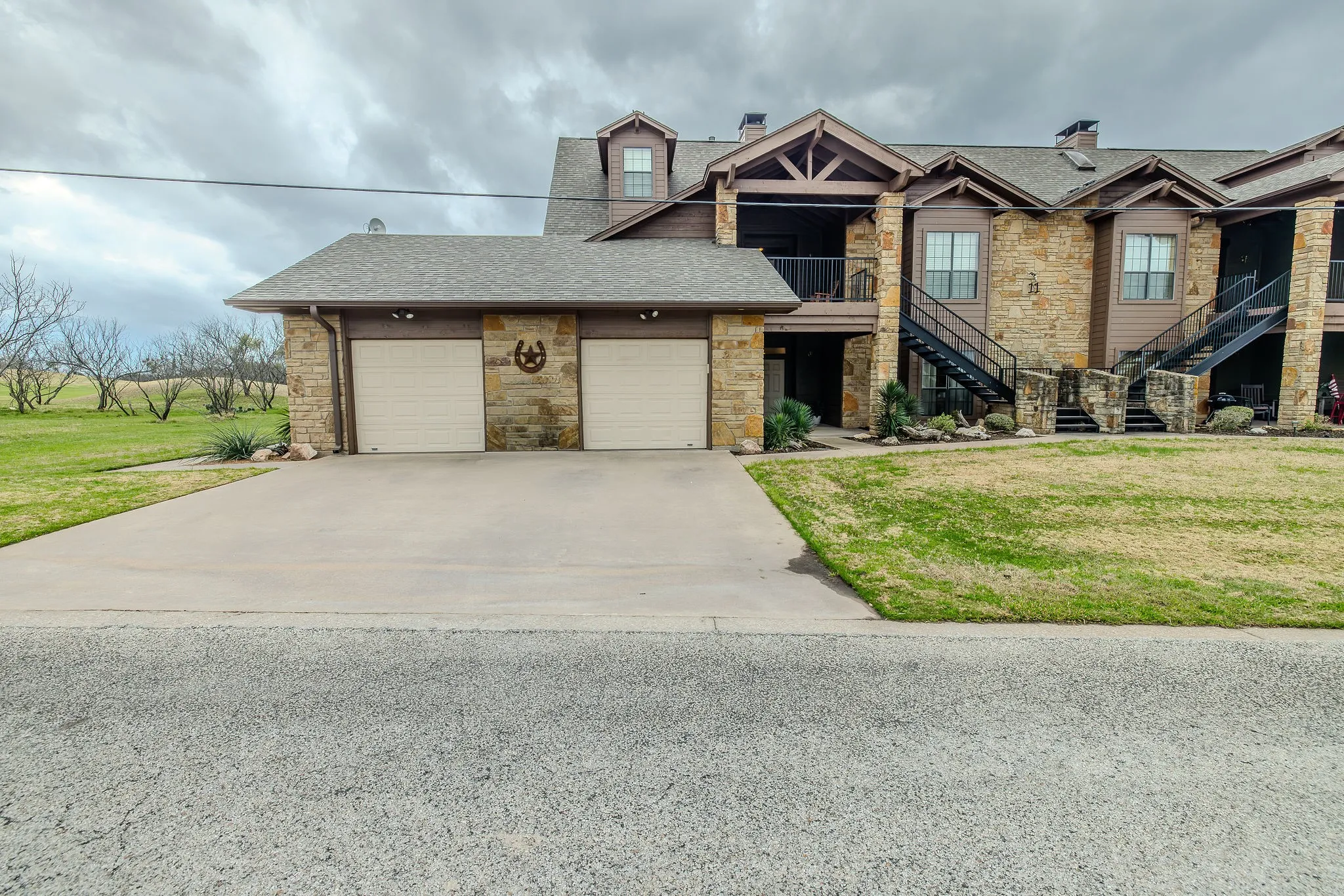 Condominium For Sale in Palo Pinto County , 1101 Eagle Point Circle, Graford, Texas 76449, 2 Bedroom, 2 Bathroom, 1 Garage spaces, 1,502 Sqft, built in 2005, mls#21191794, Real Estate Agent in Graford, Homes For Sale in Palo Pinto county, Homes For Sale in Graford, Realtor in Graford Texas, Real Estate Brokerage Independent Realty Texas, Luminita Cordes Realtor