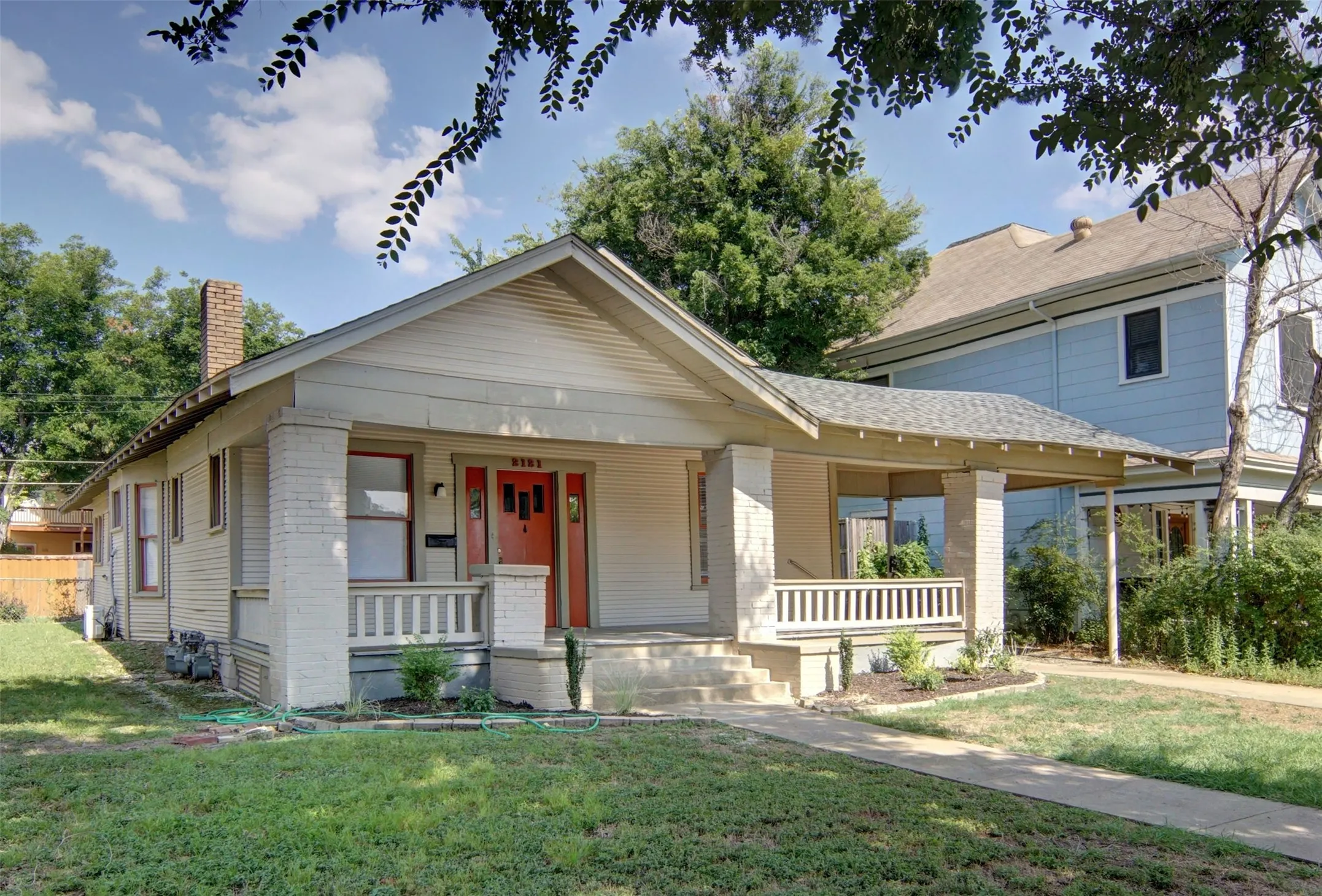 Single Family Residence For Sale in Tarrant County , 2121 Fairmount Avenue, Fort Worth, Texas 76110, 3 Bedrooms, 2 Bathrooms, Garage spaces, 1,560 Sqft, built in 1920, Preowned, Price $495,000, mls#21189092, Real Estate Agent in Fort Worth, Homes For Sale in Tarrant county, Homes For Sale in Fort Worth, Realtor in Fort Worth Texas, Real Estate Brokerage Independent Realty Texas, Luminita Cordes Realtor