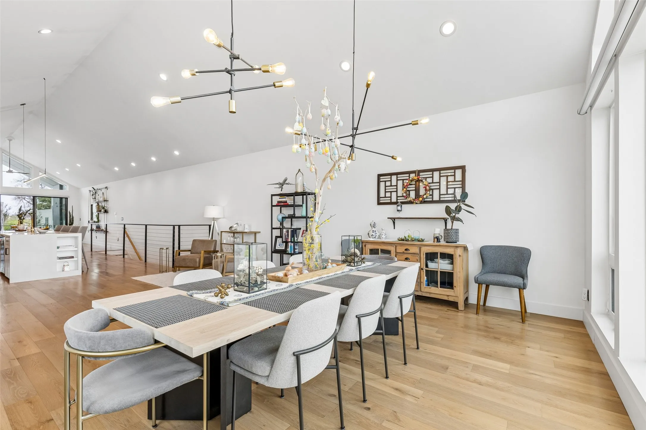 Single Family Residence For Sale in Dallas County , 4404 Capitol Avenue, Dallas, Texas 75204, 3 Bedroom, 3 Bathroom, 2 Garage spaces, 2,500 Sqft, built in 2020, Preowned, mls#21198623, Real Estate Agent in Dallas, Homes For Sale in Dallas county, Homes For Sale in Dallas, Realtor in Dallas Texas, Real Estate Brokerage Independent Realty Texas, Luminita Cordes Realtor