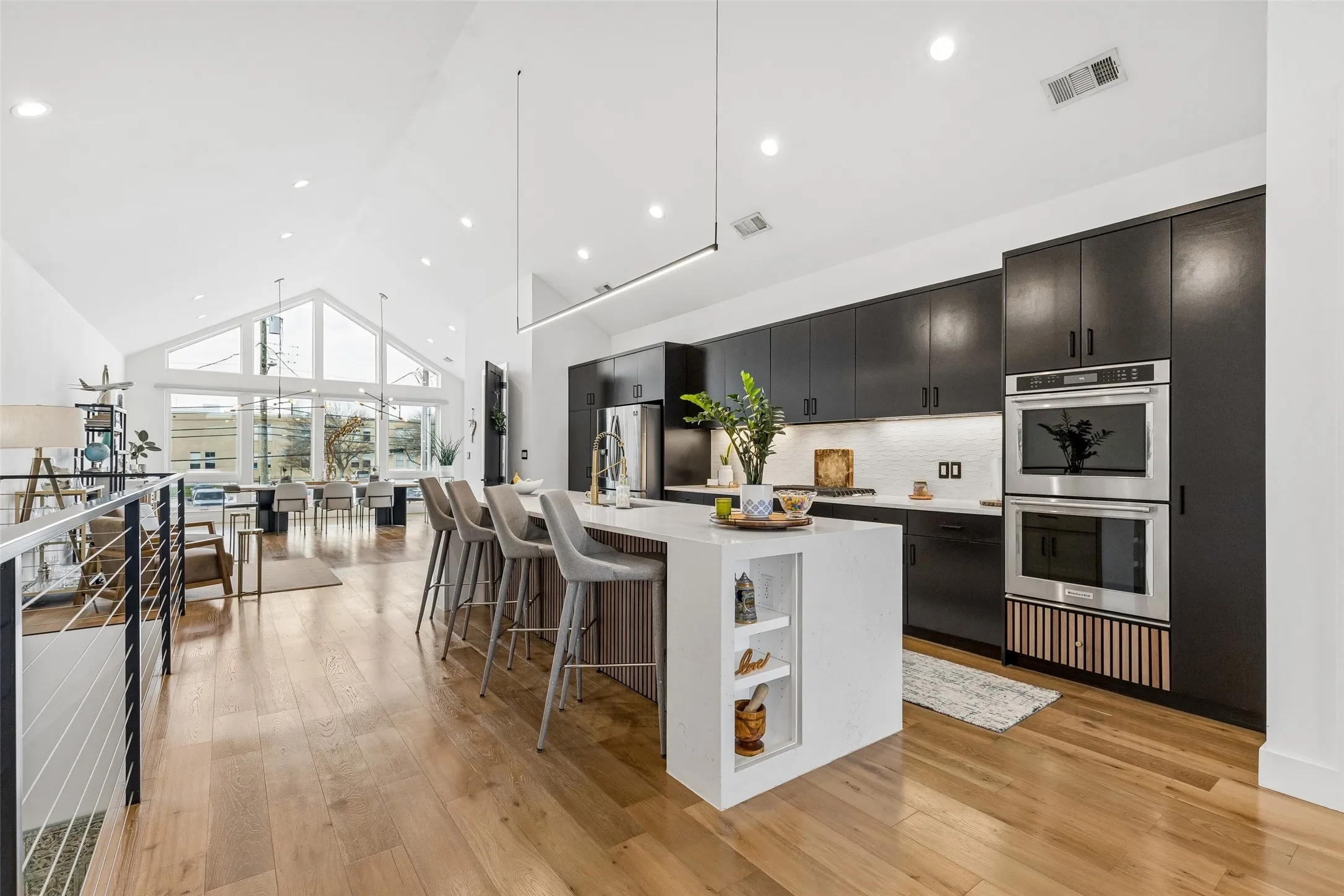 Single Family Residence For Sale in Dallas County , 4404 Capitol Avenue, Dallas, Texas 75204, 3 Bedroom, 3 Bathroom, 2 Garage spaces, 2,500 Sqft, built in 2020, Preowned, mls#21198623, Real Estate Agent in Dallas, Homes For Sale in Dallas county, Homes For Sale in Dallas, Realtor in Dallas Texas, Real Estate Brokerage Independent Realty Texas, Luminita Cordes Realtor