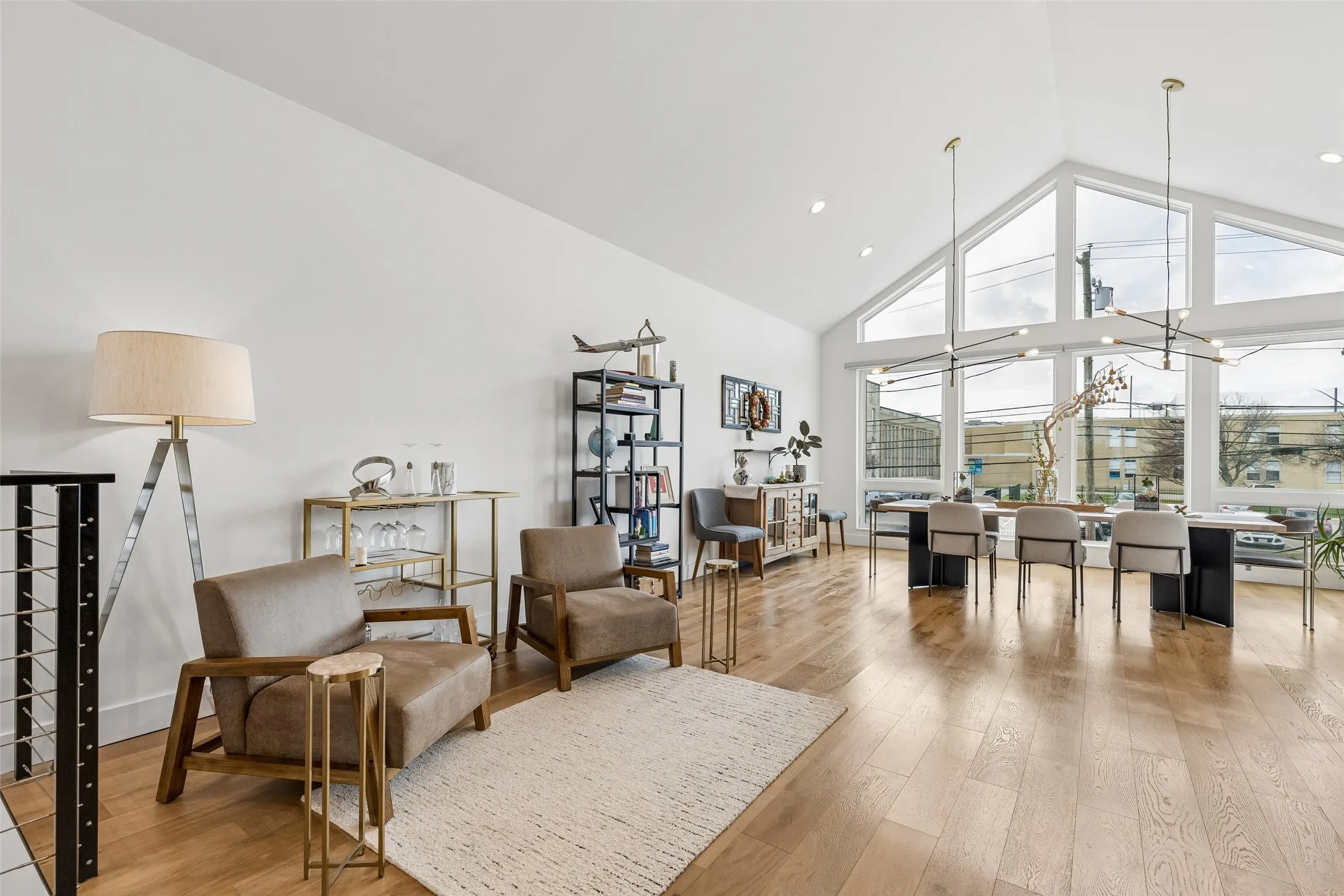 Single Family Residence For Sale in Dallas County , 4404 Capitol Avenue, Dallas, Texas 75204, 3 Bedroom, 3 Bathroom, 2 Garage spaces, 2,500 Sqft, built in 2020, Preowned, mls#21198623, Real Estate Agent in Dallas, Homes For Sale in Dallas county, Homes For Sale in Dallas, Realtor in Dallas Texas, Real Estate Brokerage Independent Realty Texas, Luminita Cordes Realtor