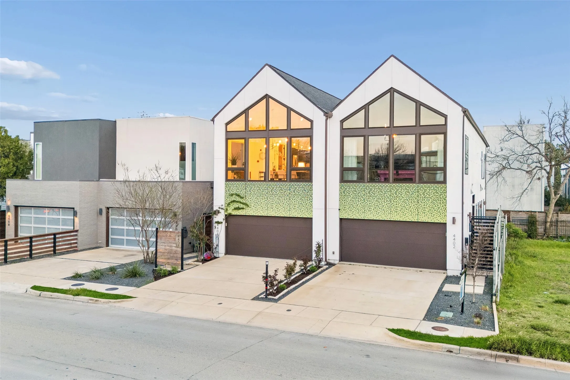 Single Family Residence For Sale in Dallas County , 4404 Capitol Avenue, Dallas, Texas 75204, 3 Bedroom, 3 Bathroom, 2 Garage spaces, 2,500 Sqft, built in 2020, Preowned, mls#21198623, Real Estate Agent in Dallas, Homes For Sale in Dallas county, Homes For Sale in Dallas, Realtor in Dallas Texas, Real Estate Brokerage Independent Realty Texas, Luminita Cordes Realtor