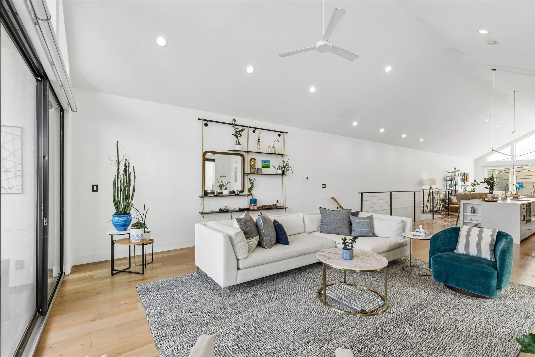 Single Family Residence For Sale in Dallas County , 4404 Capitol Avenue, Dallas, Texas 75204, 3 Bedroom, 3 Bathroom, 2 Garage spaces, 2,500 Sqft, built in 2020, Preowned, mls#21198623, Real Estate Agent in Dallas, Homes For Sale in Dallas county, Homes For Sale in Dallas, Realtor in Dallas Texas, Real Estate Brokerage Independent Realty Texas, Luminita Cordes Realtor