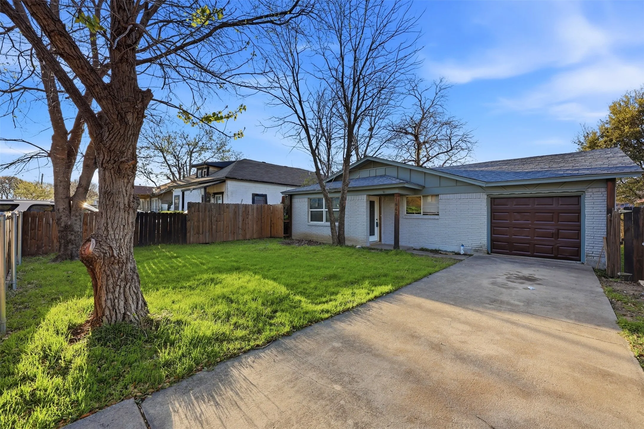 Single Family Residence For Sale in Tarrant County , 1044 E Cantey Street, Fort Worth, Texas 76104, 3 Bedroom, 1 Bathroom, 1 Garage spaces, 1,060 Sqft, built in 1966, mls#21202360, Real Estate Agent in Fort Worth, Homes For Sale in Tarrant county, Homes For Sale in Fort Worth, Realtor in Fort Worth Texas, Real Estate Brokerage Independent Realty Texas, Luminita Cordes Realtor
