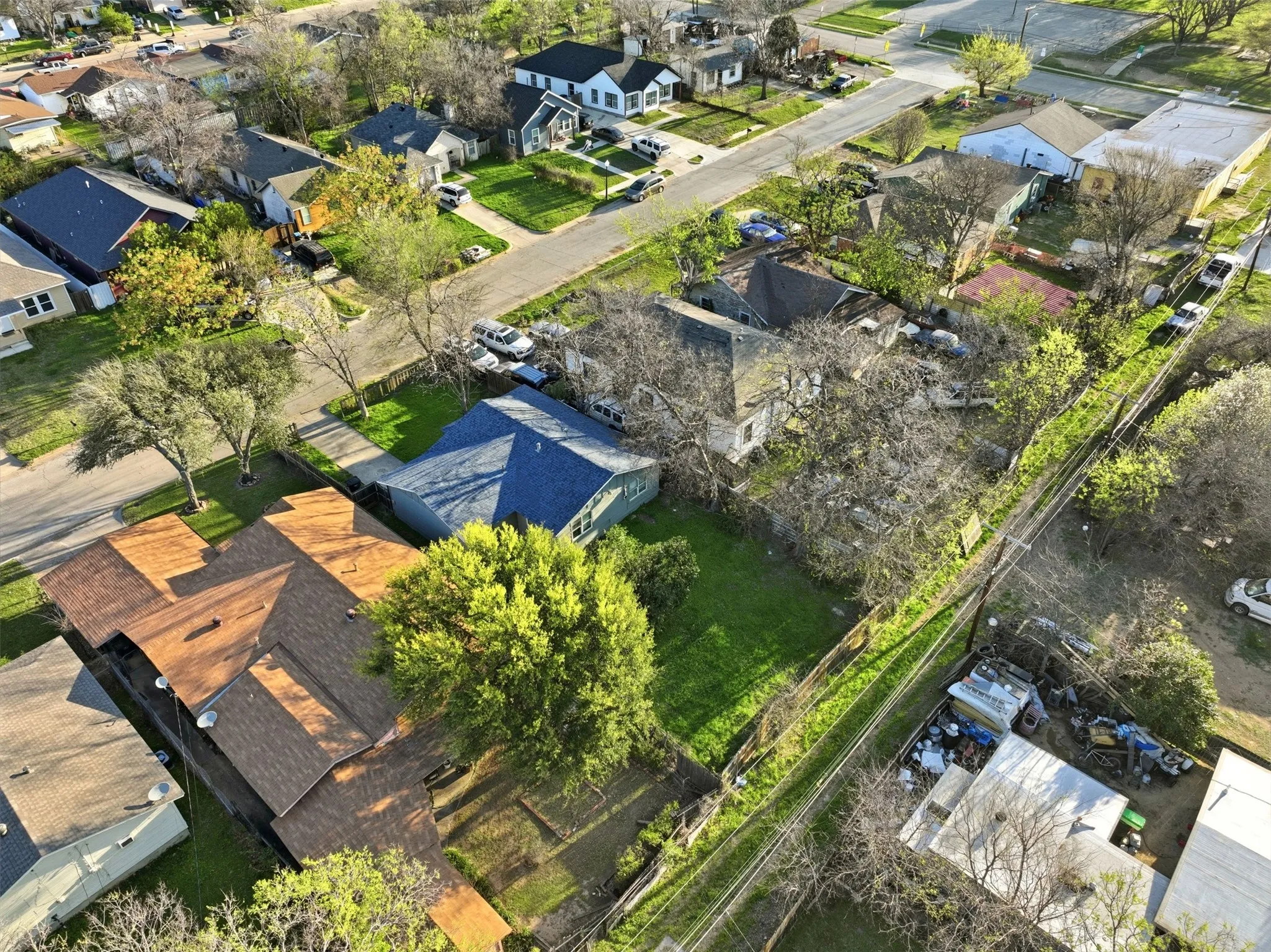 Single Family Residence For Sale in Tarrant County , 1044 E Cantey Street, Fort Worth, Texas 76104, 3 Bedroom, 1 Bathroom, 1 Garage spaces, 1,060 Sqft, built in 1966, mls#21202360, Real Estate Agent in Fort Worth, Homes For Sale in Tarrant county, Homes For Sale in Fort Worth, Realtor in Fort Worth Texas, Real Estate Brokerage Independent Realty Texas, Luminita Cordes Realtor