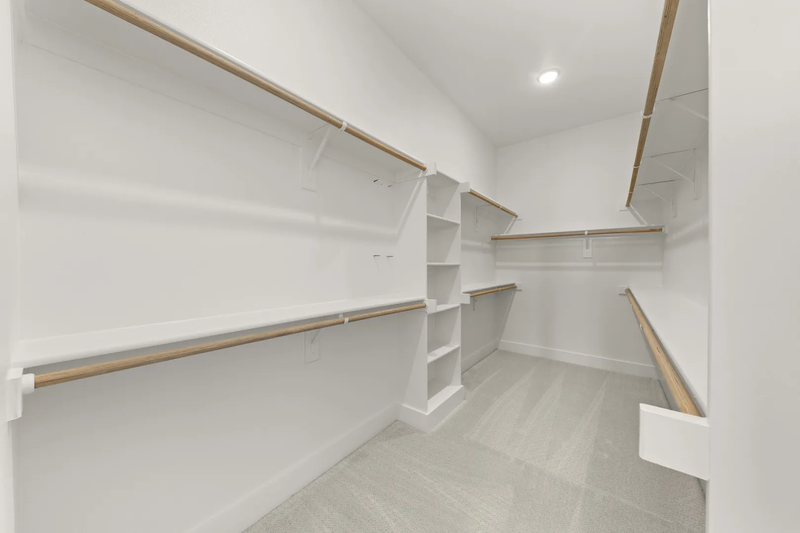 21. 9816 Aiken - Closet