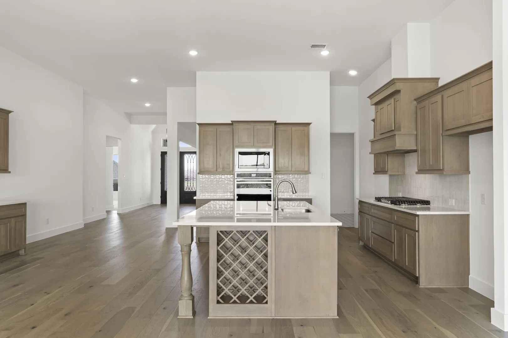 12. 9825 Aiken - Kitchen (3)