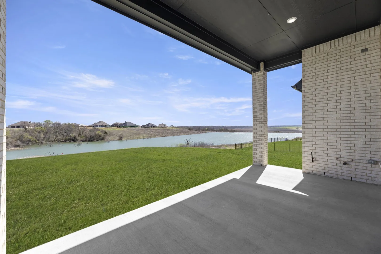 27. 9825 Aiken - Patio