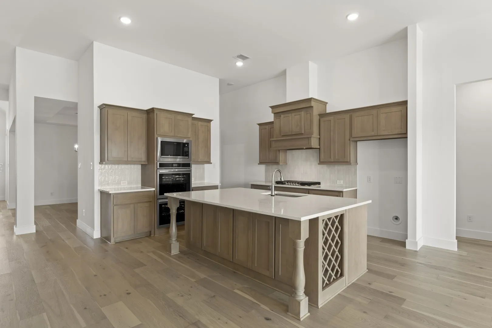 11. 9825 Aiken - Kitchen (2)