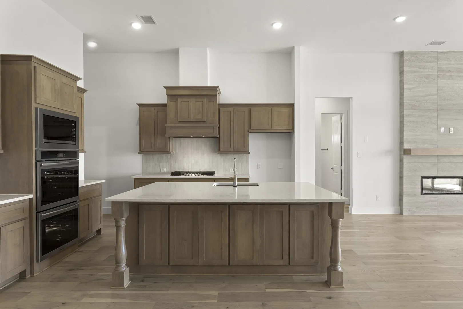 10. 9825 Aiken - Kitchen