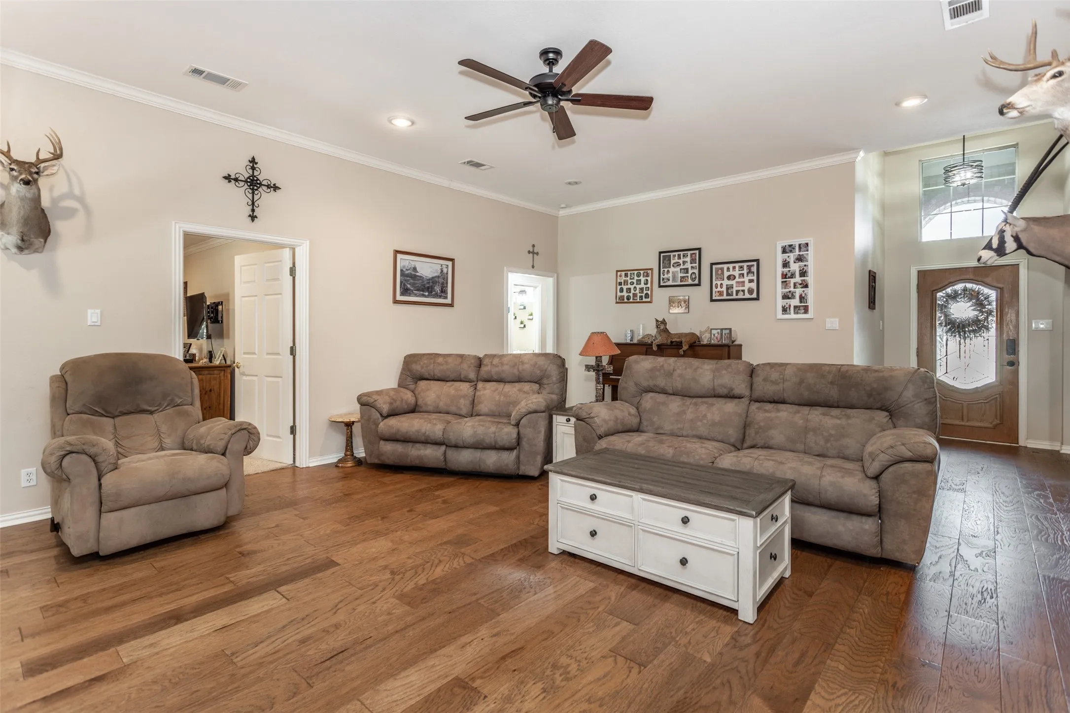 Single Family Residence For Sale in Grayson County , 2424 Jolinda Lane, Whitesboro, Texas 76273, 3 Bedroom, 2 Bathroom, 2 Garage spaces, 2,304 Sqft, built in 1996, mls#21202245, Real Estate Agent in Whitesboro, Homes For Sale in Grayson county, Homes For Sale in Whitesboro, Realtor in Whitesboro Texas, Real Estate Brokerage Independent Realty Texas, Luminita Cordes Realtor
