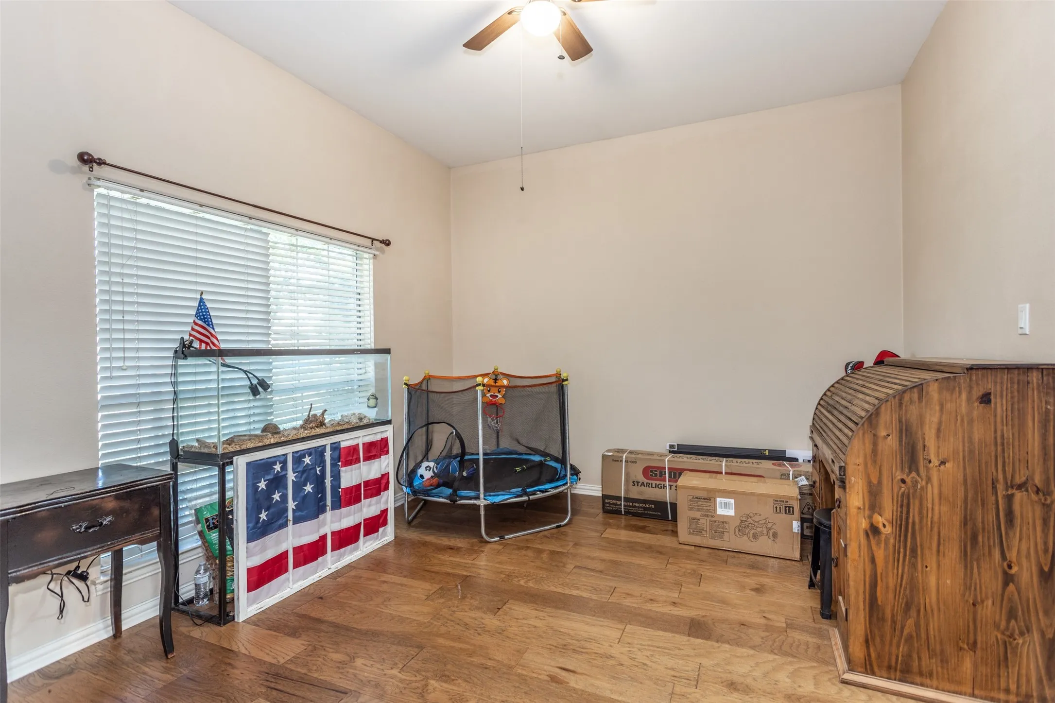 Single Family Residence For Sale in Grayson County , 2424 Jolinda Lane, Whitesboro, Texas 76273, 3 Bedroom, 2 Bathroom, 2 Garage spaces, 2,304 Sqft, built in 1996, mls#21202245, Real Estate Agent in Whitesboro, Homes For Sale in Grayson county, Homes For Sale in Whitesboro, Realtor in Whitesboro Texas, Real Estate Brokerage Independent Realty Texas, Luminita Cordes Realtor