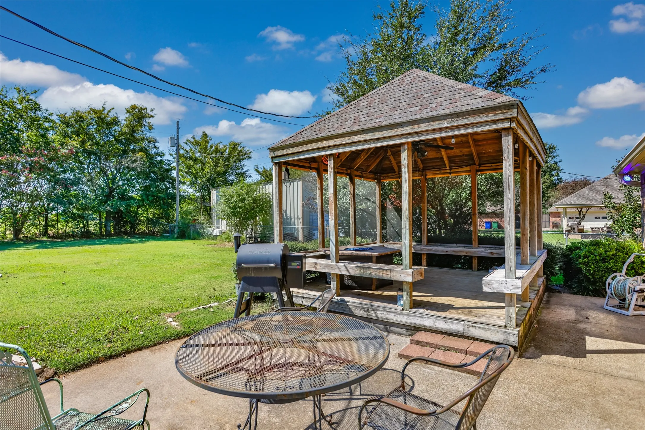 Single Family Residence For Sale in Grayson County , 2424 Jolinda Lane, Whitesboro, Texas 76273, 3 Bedroom, 2 Bathroom, 2 Garage spaces, 2,304 Sqft, built in 1996, mls#21202245, Real Estate Agent in Whitesboro, Homes For Sale in Grayson county, Homes For Sale in Whitesboro, Realtor in Whitesboro Texas, Real Estate Brokerage Independent Realty Texas, Luminita Cordes Realtor
