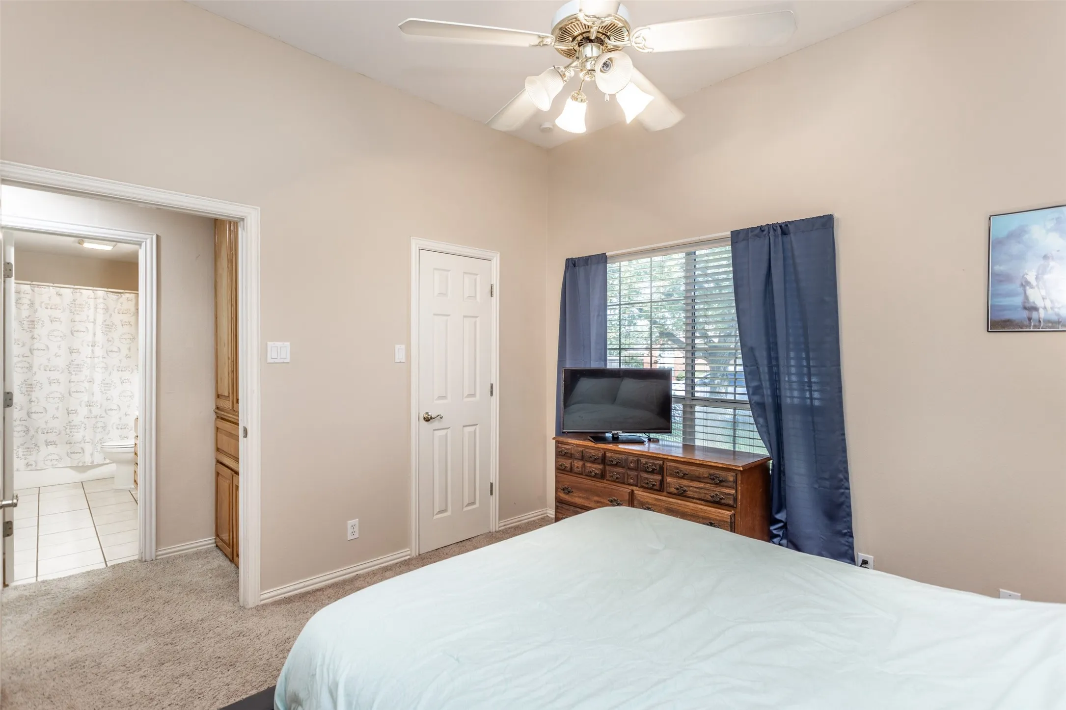 Single Family Residence For Sale in Grayson County , 2424 Jolinda Lane, Whitesboro, Texas 76273, 3 Bedroom, 2 Bathroom, 2 Garage spaces, 2,304 Sqft, built in 1996, mls#21202245, Real Estate Agent in Whitesboro, Homes For Sale in Grayson county, Homes For Sale in Whitesboro, Realtor in Whitesboro Texas, Real Estate Brokerage Independent Realty Texas, Luminita Cordes Realtor