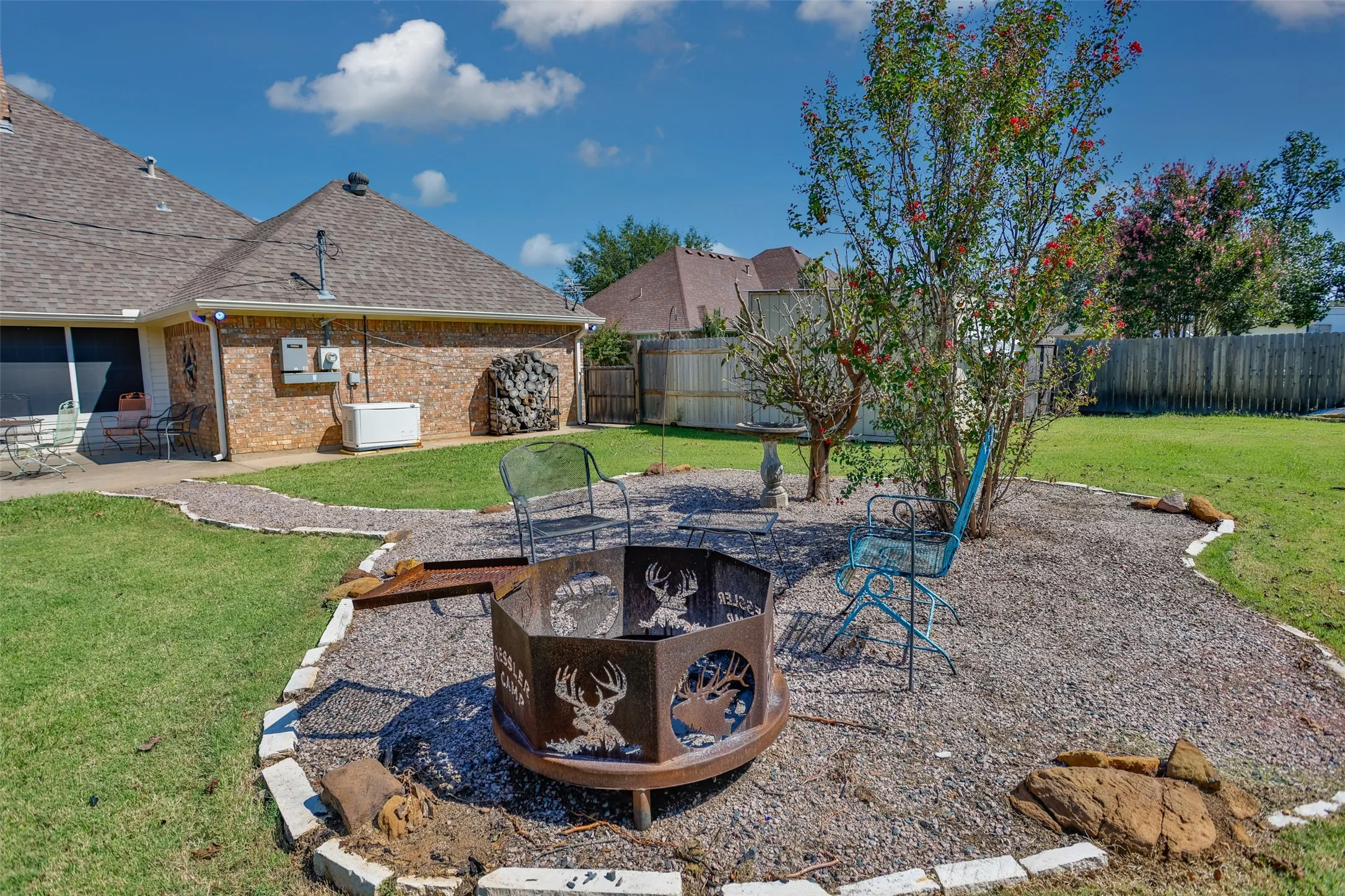 Single Family Residence For Sale in Grayson County , 2424 Jolinda Lane, Whitesboro, Texas 76273, 3 Bedroom, 2 Bathroom, 2 Garage spaces, 2,304 Sqft, built in 1996, mls#21202245, Real Estate Agent in Whitesboro, Homes For Sale in Grayson county, Homes For Sale in Whitesboro, Realtor in Whitesboro Texas, Real Estate Brokerage Independent Realty Texas, Luminita Cordes Realtor