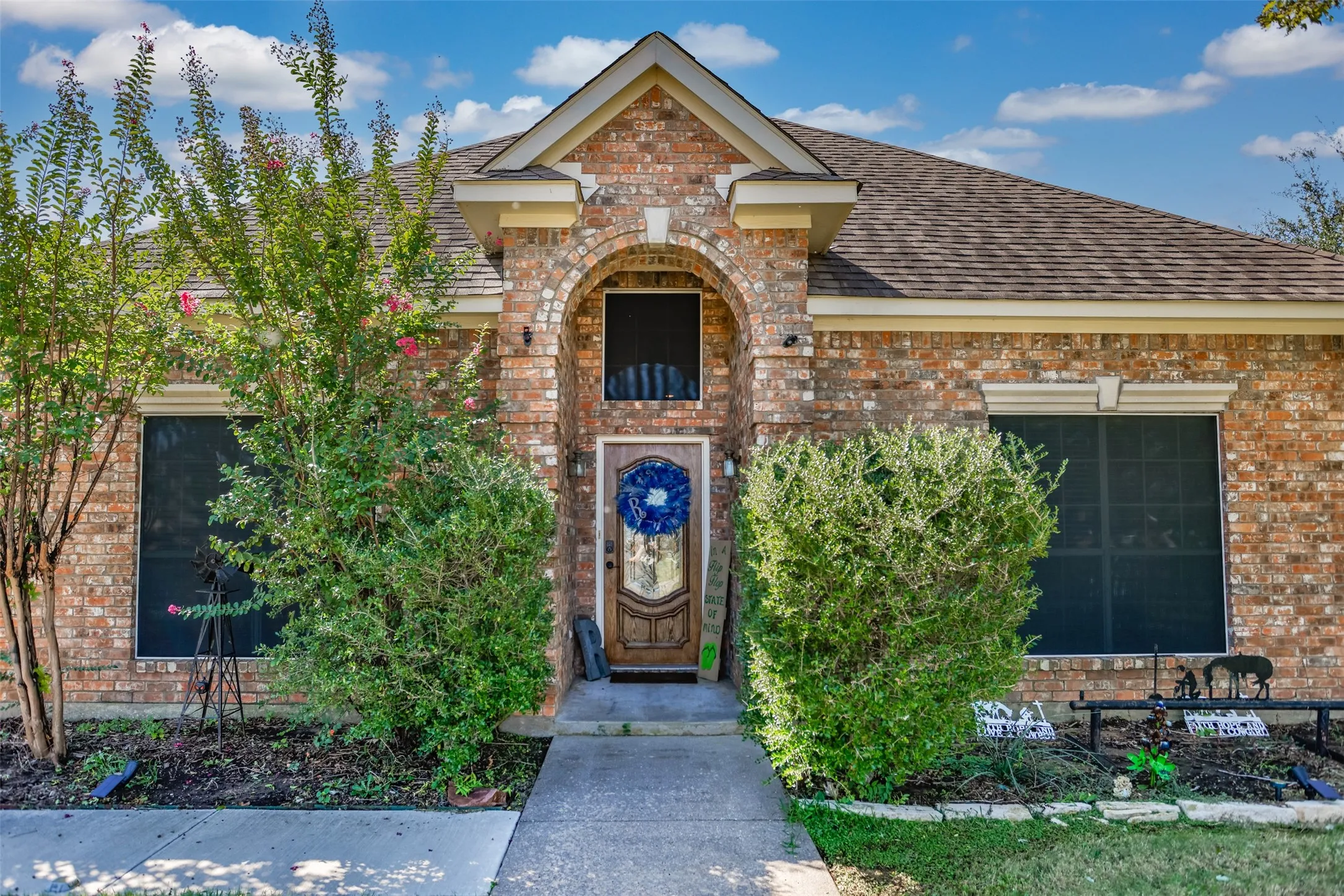 Single Family Residence For Sale in Grayson County , 2424 Jolinda Lane, Whitesboro, Texas 76273, 3 Bedroom, 2 Bathroom, 2 Garage spaces, 2,304 Sqft, built in 1996, mls#21202245, Real Estate Agent in Whitesboro, Homes For Sale in Grayson county, Homes For Sale in Whitesboro, Realtor in Whitesboro Texas, Real Estate Brokerage Independent Realty Texas, Luminita Cordes Realtor