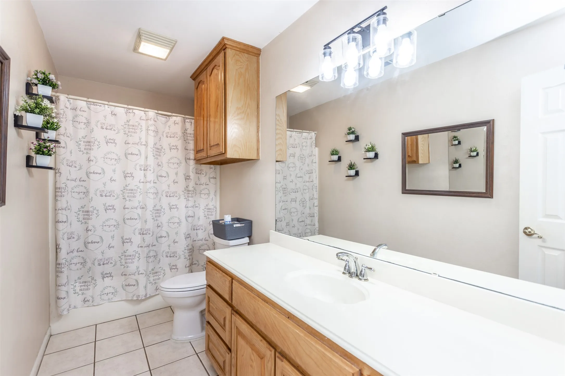 Single Family Residence For Sale in Grayson County , 2424 Jolinda Lane, Whitesboro, Texas 76273, 3 Bedroom, 2 Bathroom, 2 Garage spaces, 2,304 Sqft, built in 1996, mls#21202245, Real Estate Agent in Whitesboro, Homes For Sale in Grayson county, Homes For Sale in Whitesboro, Realtor in Whitesboro Texas, Real Estate Brokerage Independent Realty Texas, Luminita Cordes Realtor