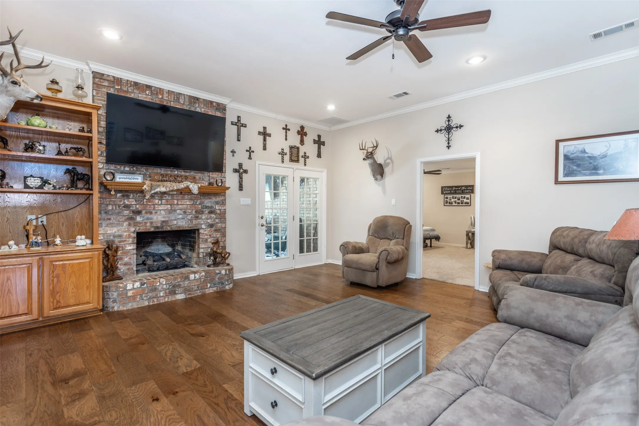 Single Family Residence For Sale in Grayson County , 2424 Jolinda Lane, Whitesboro, Texas 76273, 3 Bedroom, 2 Bathroom, 2 Garage spaces, 2,304 Sqft, built in 1996, mls#21202245, Real Estate Agent in Whitesboro, Homes For Sale in Grayson county, Homes For Sale in Whitesboro, Realtor in Whitesboro Texas, Real Estate Brokerage Independent Realty Texas, Luminita Cordes Realtor