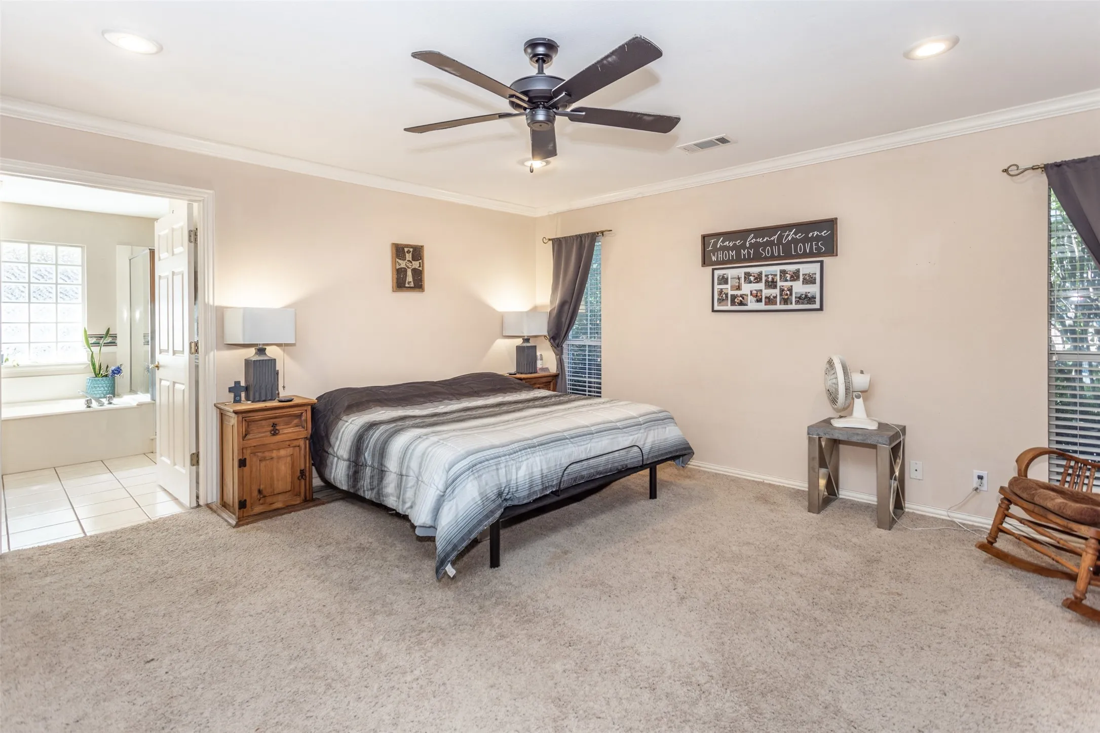 Single Family Residence For Sale in Grayson County , 2424 Jolinda Lane, Whitesboro, Texas 76273, 3 Bedroom, 2 Bathroom, 2 Garage spaces, 2,304 Sqft, built in 1996, mls#21202245, Real Estate Agent in Whitesboro, Homes For Sale in Grayson county, Homes For Sale in Whitesboro, Realtor in Whitesboro Texas, Real Estate Brokerage Independent Realty Texas, Luminita Cordes Realtor