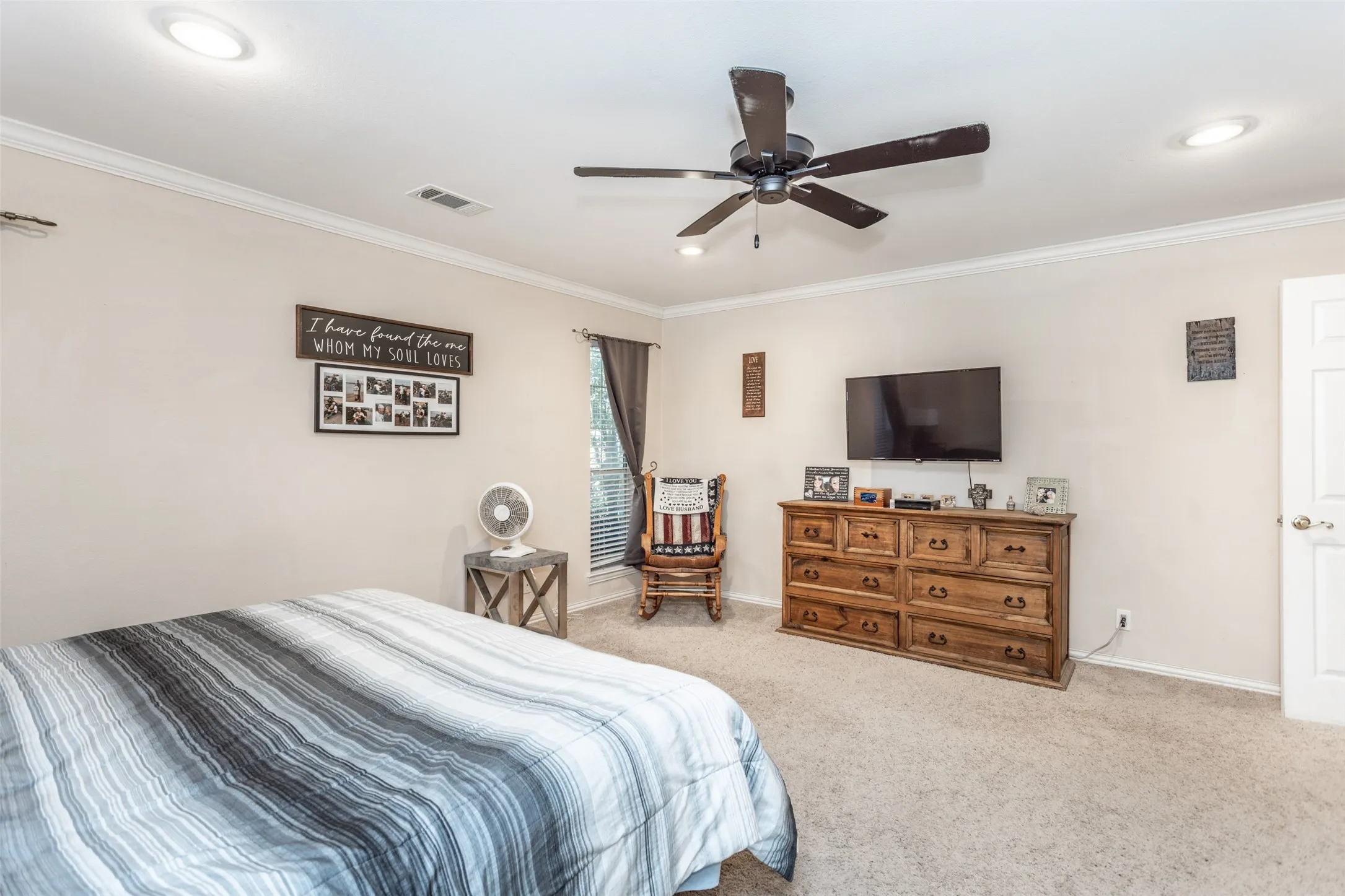 Single Family Residence For Sale in Grayson County , 2424 Jolinda Lane, Whitesboro, Texas 76273, 3 Bedroom, 2 Bathroom, 2 Garage spaces, 2,304 Sqft, built in 1996, mls#21202245, Real Estate Agent in Whitesboro, Homes For Sale in Grayson county, Homes For Sale in Whitesboro, Realtor in Whitesboro Texas, Real Estate Brokerage Independent Realty Texas, Luminita Cordes Realtor