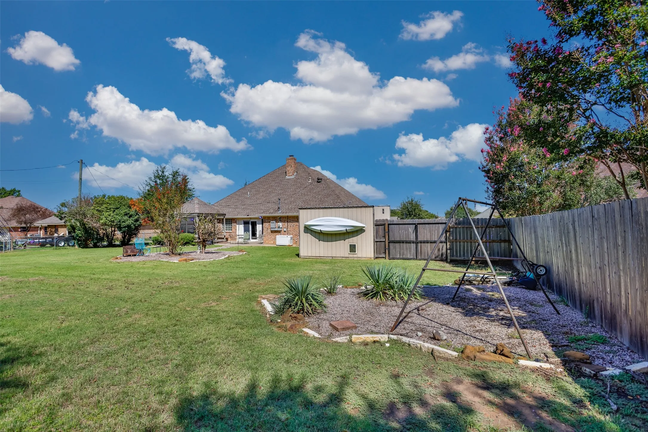 Single Family Residence For Sale in Grayson County , 2424 Jolinda Lane, Whitesboro, Texas 76273, 3 Bedroom, 2 Bathroom, 2 Garage spaces, 2,304 Sqft, built in 1996, mls#21202245, Real Estate Agent in Whitesboro, Homes For Sale in Grayson county, Homes For Sale in Whitesboro, Realtor in Whitesboro Texas, Real Estate Brokerage Independent Realty Texas, Luminita Cordes Realtor