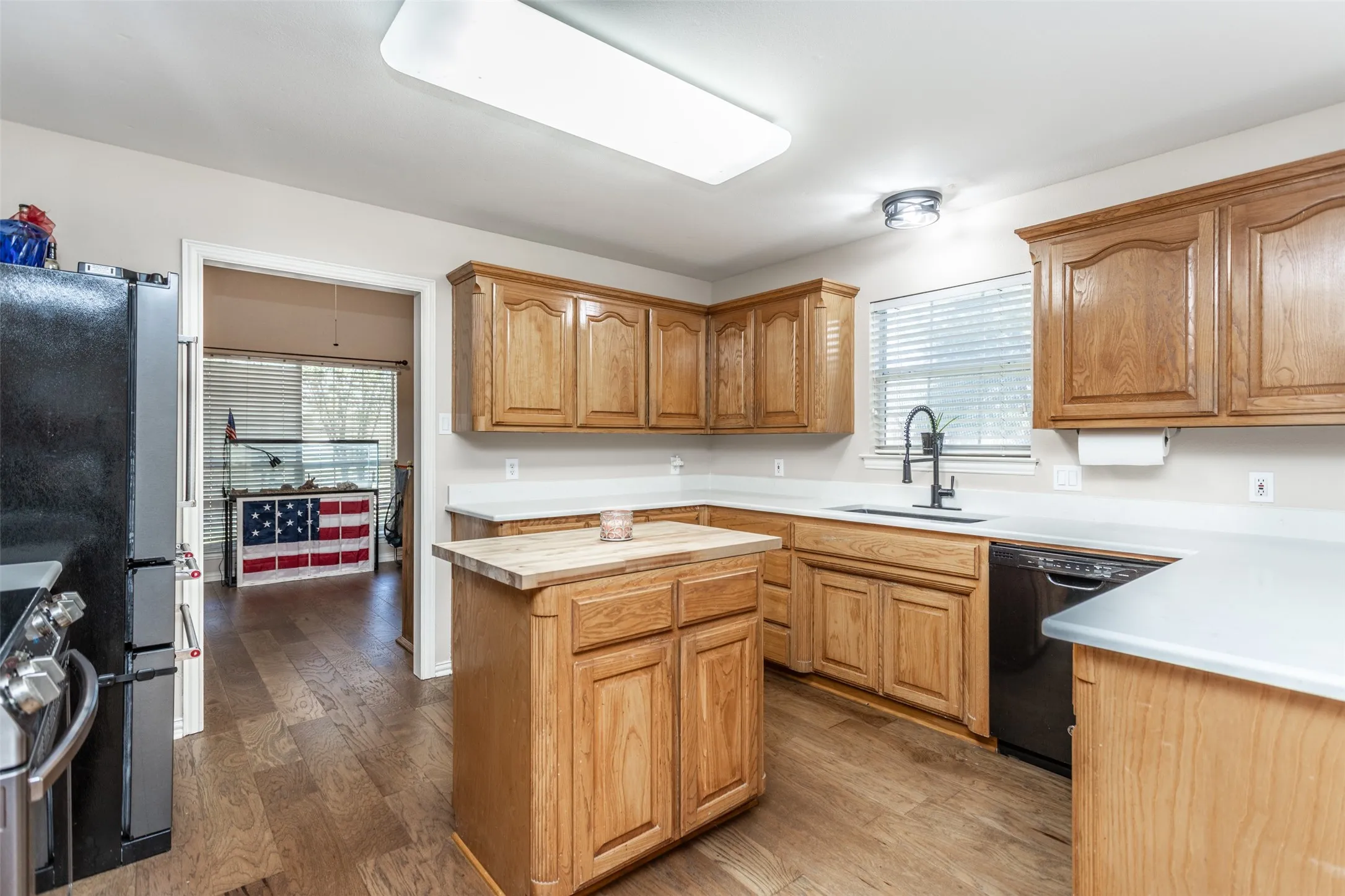 Single Family Residence For Sale in Grayson County , 2424 Jolinda Lane, Whitesboro, Texas 76273, 3 Bedroom, 2 Bathroom, 2 Garage spaces, 2,304 Sqft, built in 1996, mls#21202245, Real Estate Agent in Whitesboro, Homes For Sale in Grayson county, Homes For Sale in Whitesboro, Realtor in Whitesboro Texas, Real Estate Brokerage Independent Realty Texas, Luminita Cordes Realtor