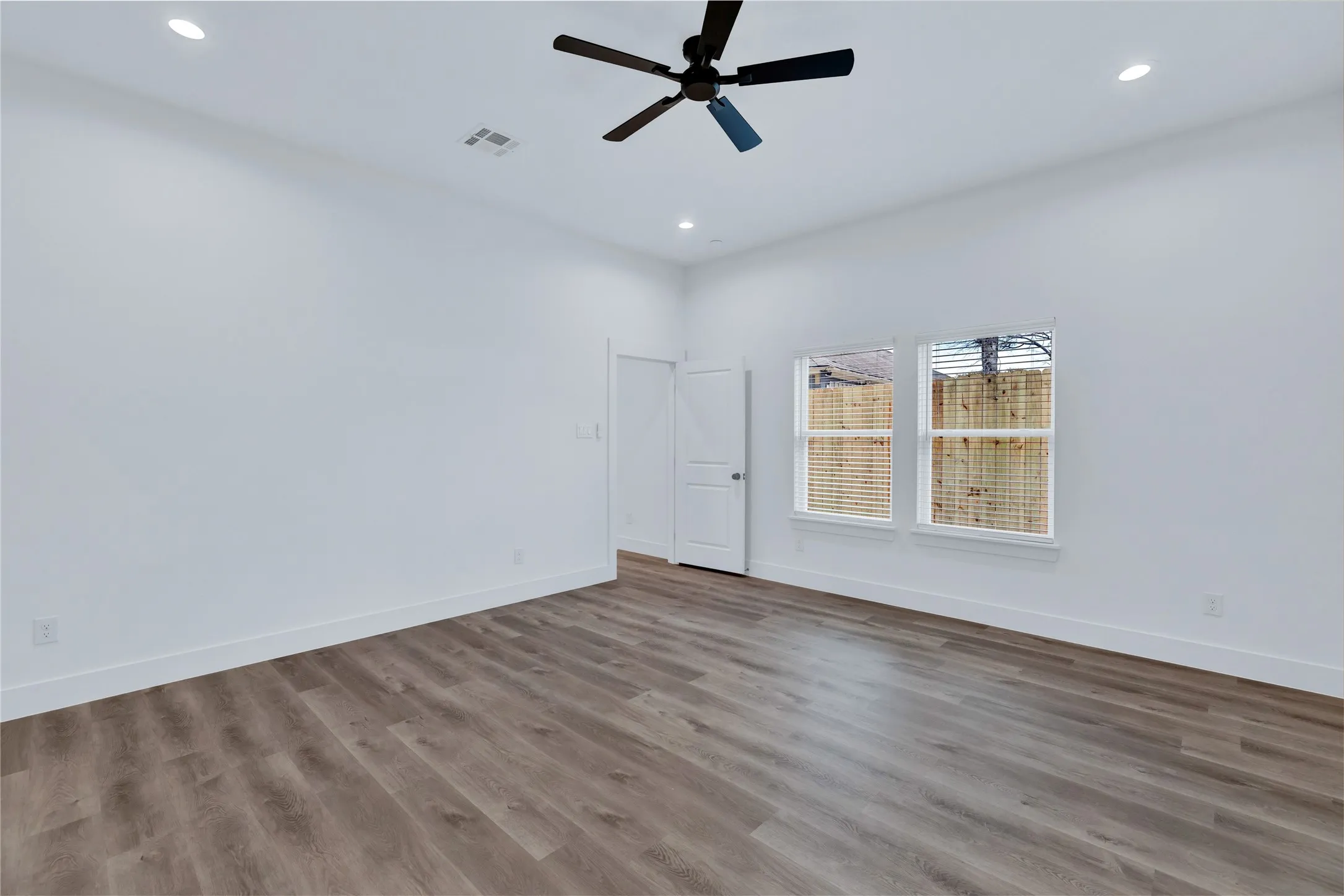 Single Family Residence For Rent in Dallas County , 2844 S Marsalis Avenue, Dallas, Texas 75216, 3 Bedroom, 4 Bathroom, Garage spaces, 1,788 Sqft, built in 1928, mls#21202484, Real Estate Agent in Dallas, Homes For Rent in Dallas county, Homes For Rent in Dallas, Realtor in Dallas Texas, Real Estate Brokerage Independent Realty Texas, Luminita Cordes Realtor