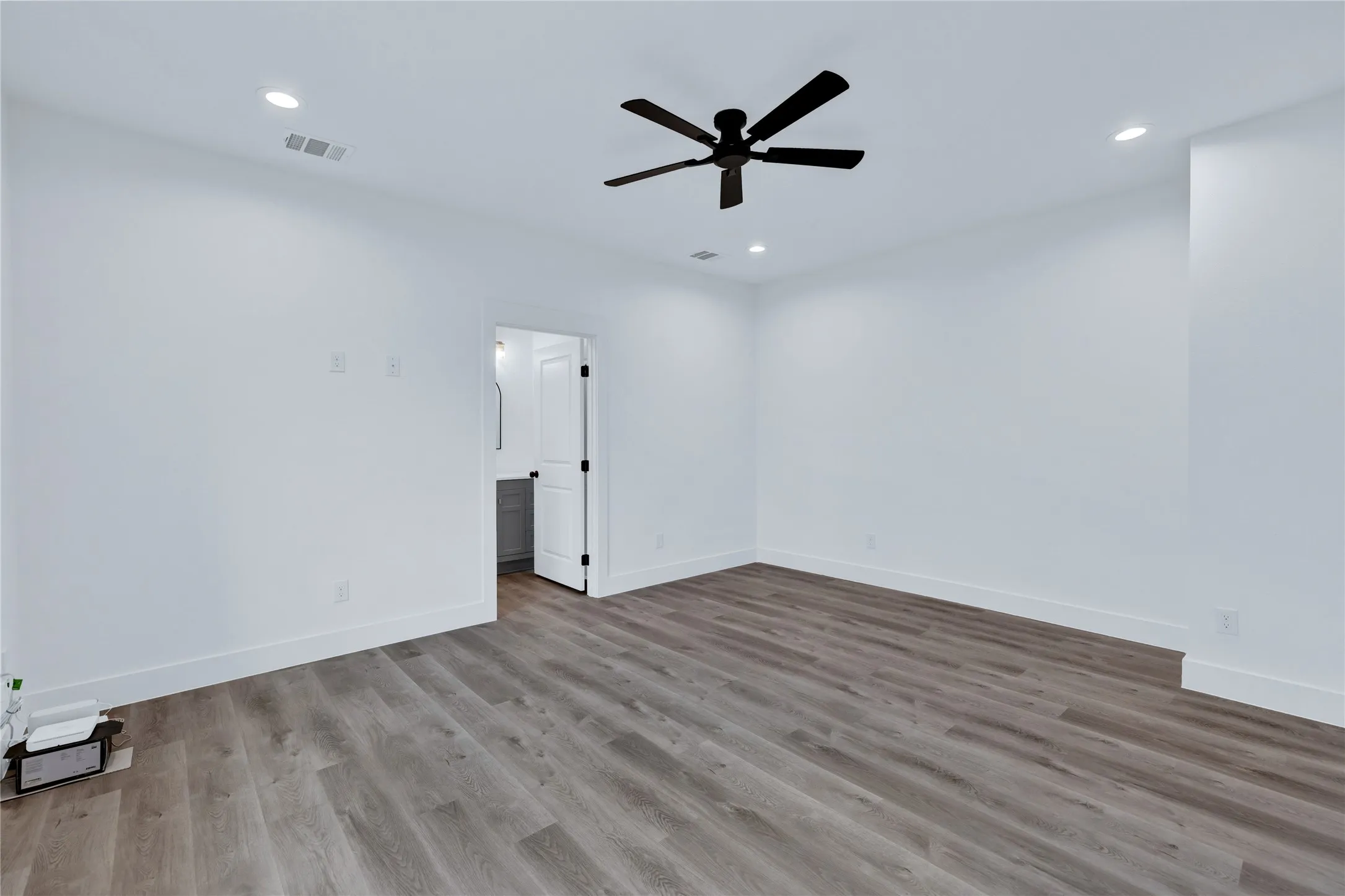 Single Family Residence For Rent in Dallas County , 2844 S Marsalis Avenue, Dallas, Texas 75216, 3 Bedroom, 4 Bathroom, Garage spaces, 1,788 Sqft, built in 1928, mls#21202484, Real Estate Agent in Dallas, Homes For Rent in Dallas county, Homes For Rent in Dallas, Realtor in Dallas Texas, Real Estate Brokerage Independent Realty Texas, Luminita Cordes Realtor
