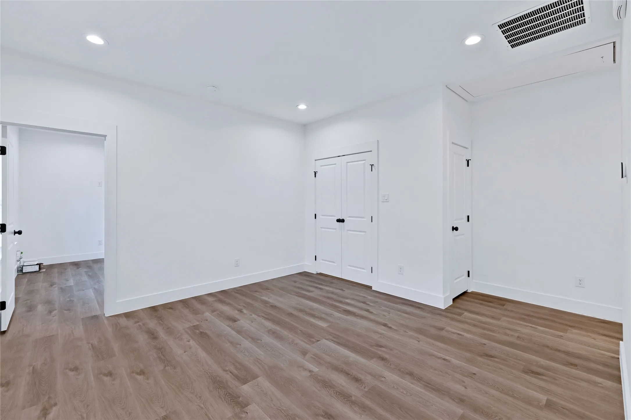 Single Family Residence For Rent in Dallas County , 2844 S Marsalis Avenue, Dallas, Texas 75216, 3 Bedroom, 4 Bathroom, Garage spaces, 1,788 Sqft, built in 1928, mls#21202484, Real Estate Agent in Dallas, Homes For Rent in Dallas county, Homes For Rent in Dallas, Realtor in Dallas Texas, Real Estate Brokerage Independent Realty Texas, Luminita Cordes Realtor