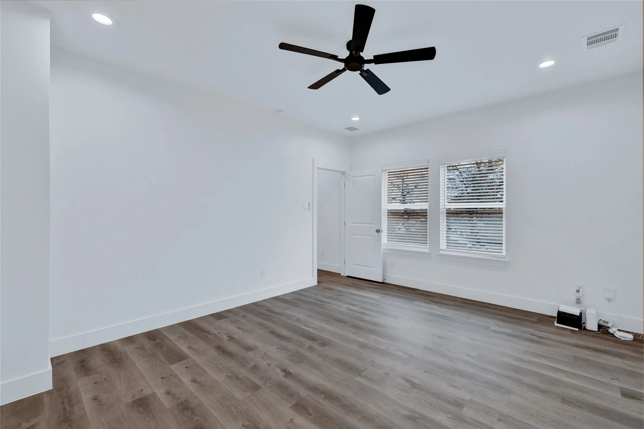 Single Family Residence For Rent in Dallas County , 2844 S Marsalis Avenue, Dallas, Texas 75216, 3 Bedroom, 4 Bathroom, Garage spaces, 1,788 Sqft, built in 1928, mls#21202484, Real Estate Agent in Dallas, Homes For Rent in Dallas county, Homes For Rent in Dallas, Realtor in Dallas Texas, Real Estate Brokerage Independent Realty Texas, Luminita Cordes Realtor