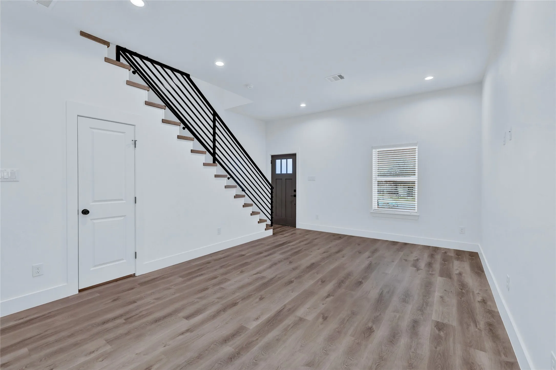 Single Family Residence For Rent in Dallas County , 2844 S Marsalis Avenue, Dallas, Texas 75216, 3 Bedroom, 4 Bathroom, Garage spaces, 1,788 Sqft, built in 1928, mls#21202484, Real Estate Agent in Dallas, Homes For Rent in Dallas county, Homes For Rent in Dallas, Realtor in Dallas Texas, Real Estate Brokerage Independent Realty Texas, Luminita Cordes Realtor