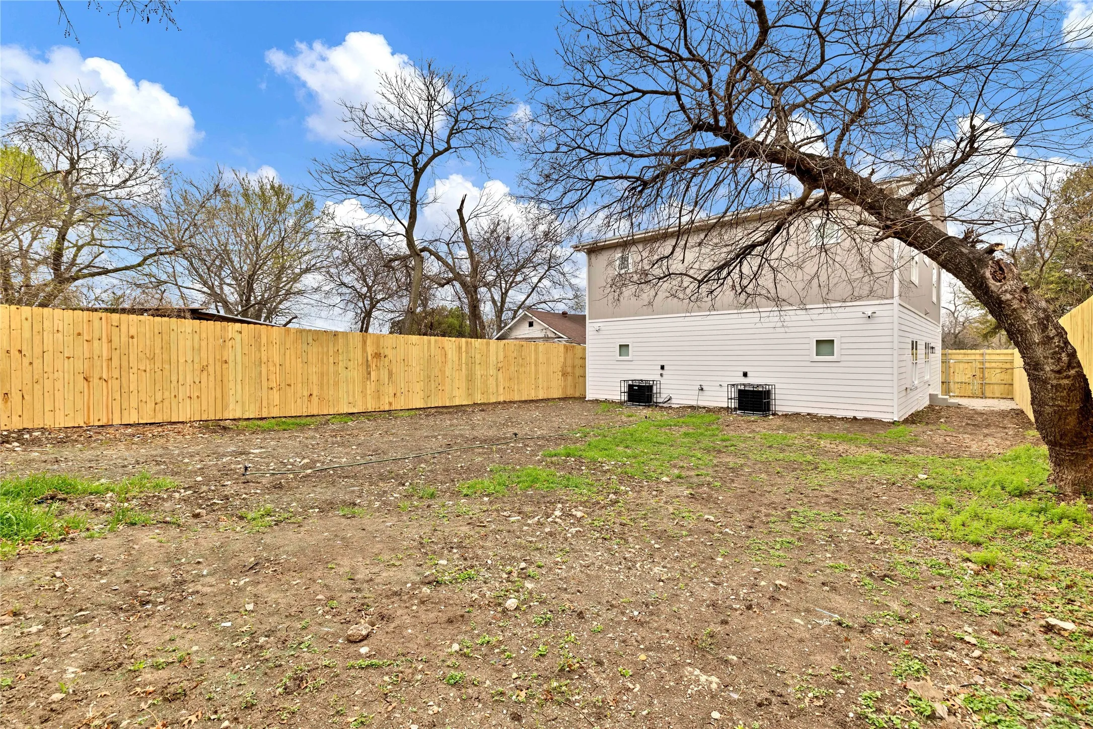 Single Family Residence For Rent in Dallas County , 2844 S Marsalis Avenue, Dallas, Texas 75216, 3 Bedroom, 4 Bathroom, Garage spaces, 1,788 Sqft, built in 1928, mls#21202484, Real Estate Agent in Dallas, Homes For Rent in Dallas county, Homes For Rent in Dallas, Realtor in Dallas Texas, Real Estate Brokerage Independent Realty Texas, Luminita Cordes Realtor