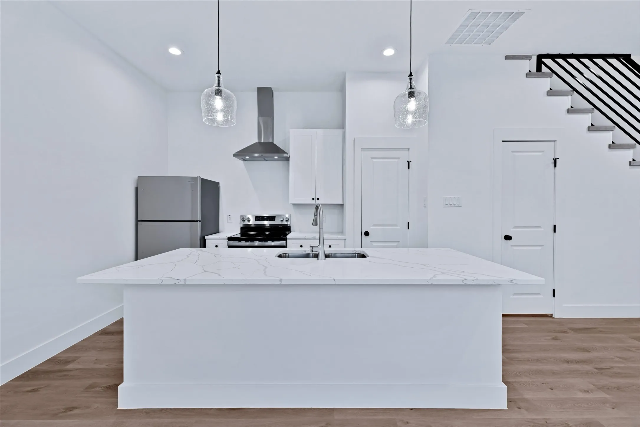 Single Family Residence For Rent in Dallas County , 2844 S Marsalis Avenue, Dallas, Texas 75216, 3 Bedroom, 4 Bathroom, Garage spaces, 1,788 Sqft, built in 1928, mls#21202484, Real Estate Agent in Dallas, Homes For Rent in Dallas county, Homes For Rent in Dallas, Realtor in Dallas Texas, Real Estate Brokerage Independent Realty Texas, Luminita Cordes Realtor