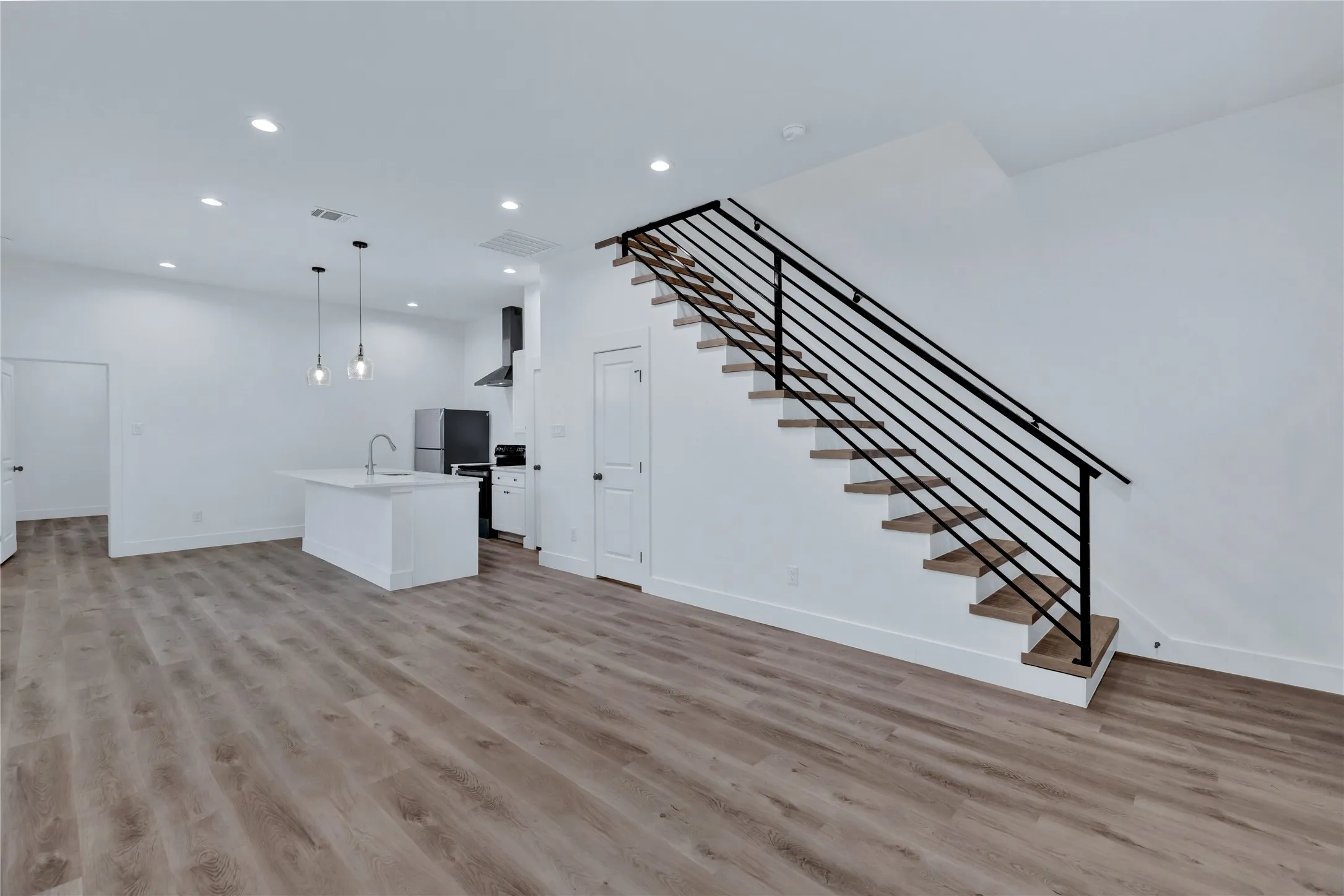 Single Family Residence For Rent in Dallas County , 2844 S Marsalis Avenue, Dallas, Texas 75216, 3 Bedroom, 4 Bathroom, Garage spaces, 1,788 Sqft, built in 1928, mls#21202484, Real Estate Agent in Dallas, Homes For Rent in Dallas county, Homes For Rent in Dallas, Realtor in Dallas Texas, Real Estate Brokerage Independent Realty Texas, Luminita Cordes Realtor
