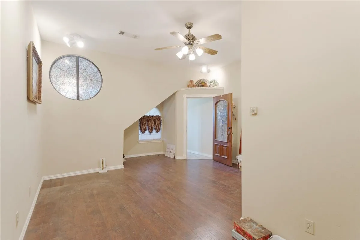Office For Rent in Grayson County , 15048 US Highway 75 3, Van Alstyne, Texas 75495, 0, 0, Garage spaces, 0 Sqft, built in 1999, Preowned, mls#21202498, Real Estate Agent in Van Alstyne, Homes For Rent in Grayson county, Homes For Rent in Van Alstyne, Realtor in Van Alstyne Texas, Real Estate Brokerage Independent Realty Texas, Luminita Cordes Realtor