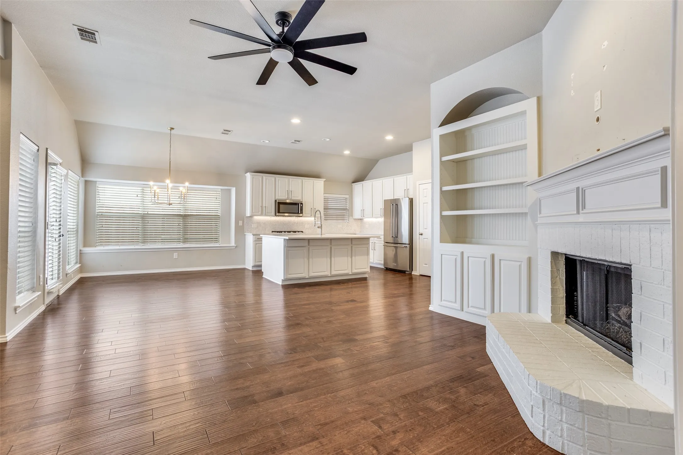 Single Family Residence For Sale in Denton County , 9362 Homestead Lane, Frisco, Texas 75033, 3 Bedroom, 2 Bathroom, 2 Garage spaces, 2,076 Sqft, built in 1998, Preowned, Price $420,000, mls#21196633, Real Estate Agent in Frisco, Homes For Sale in Denton county, Homes For Sale in Frisco, Realtor in Frisco Texas, Real Estate Brokerage Independent Realty Texas, Luminita Cordes Realtor