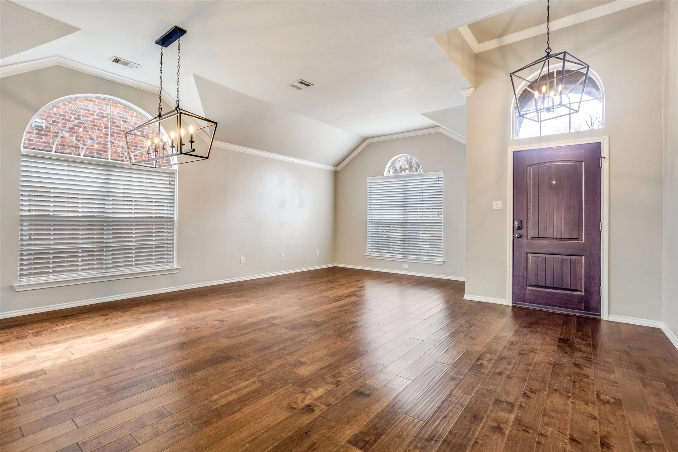 Single Family Residence For Sale in Denton County , 9362 Homestead Lane, Frisco, Texas 75033, 3 Bedroom, 2 Bathroom, 2 Garage spaces, 2,076 Sqft, built in 1998, Preowned, Price $420,000, mls#21196633, Real Estate Agent in Frisco, Homes For Sale in Denton county, Homes For Sale in Frisco, Realtor in Frisco Texas, Real Estate Brokerage Independent Realty Texas, Luminita Cordes Realtor