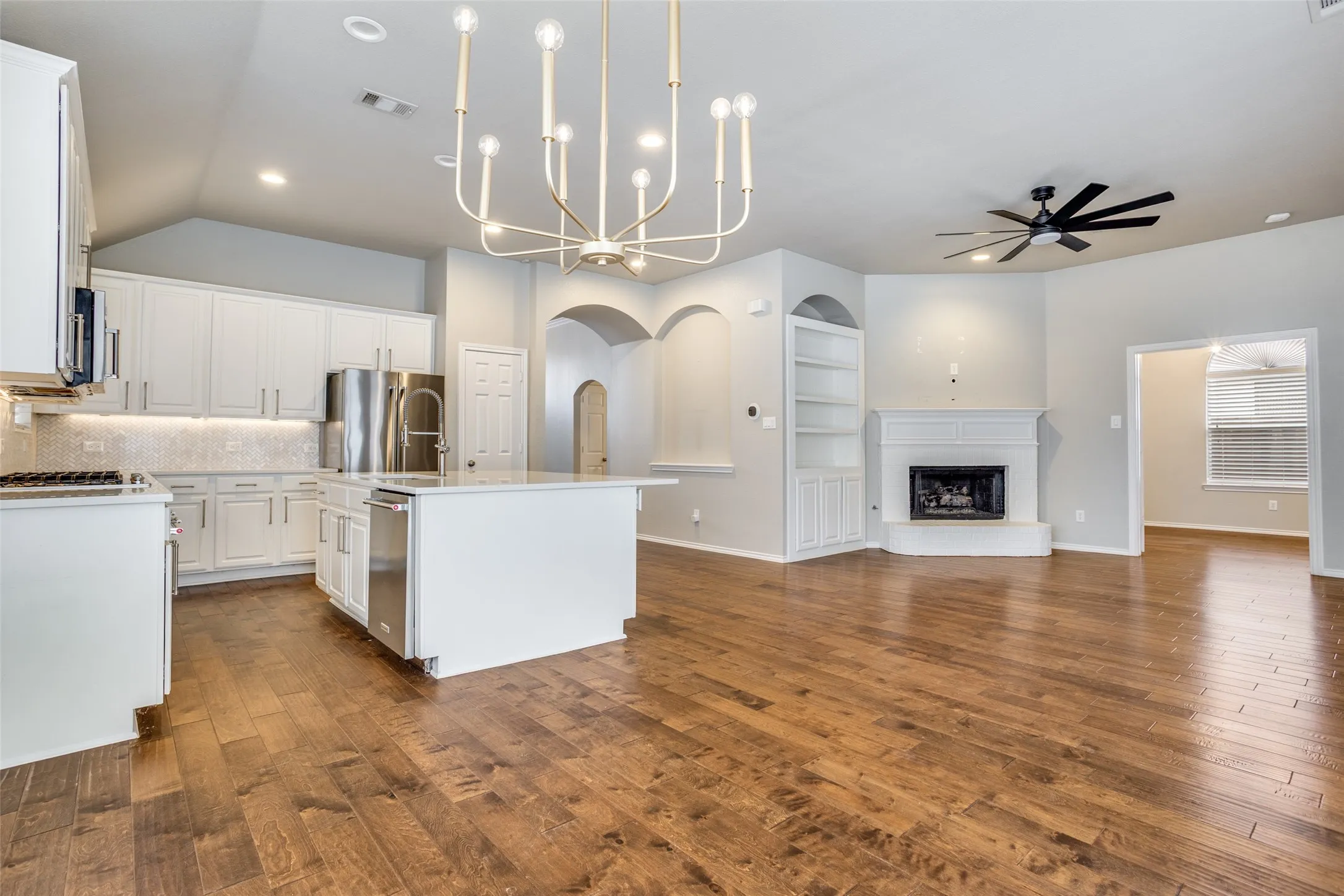 Single Family Residence For Sale in Denton County , 9362 Homestead Lane, Frisco, Texas 75033, 3 Bedroom, 2 Bathroom, 2 Garage spaces, 2,076 Sqft, built in 1998, Preowned, Price $420,000, mls#21196633, Real Estate Agent in Frisco, Homes For Sale in Denton county, Homes For Sale in Frisco, Realtor in Frisco Texas, Real Estate Brokerage Independent Realty Texas, Luminita Cordes Realtor