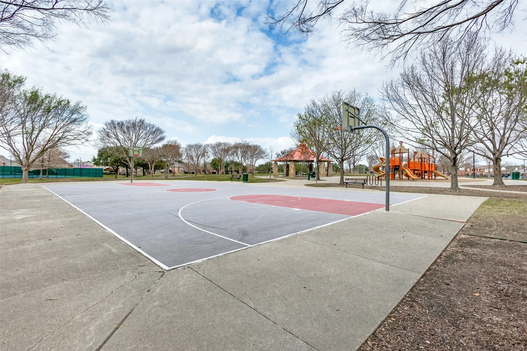 Single Family Residence For Sale in Denton County , 9362 Homestead Lane, Frisco, Texas 75033, 3 Bedroom, 2 Bathroom, 2 Garage spaces, 2,076 Sqft, built in 1998, Preowned, Price $420,000, mls#21196633, Real Estate Agent in Frisco, Homes For Sale in Denton county, Homes For Sale in Frisco, Realtor in Frisco Texas, Real Estate Brokerage Independent Realty Texas, Luminita Cordes Realtor
