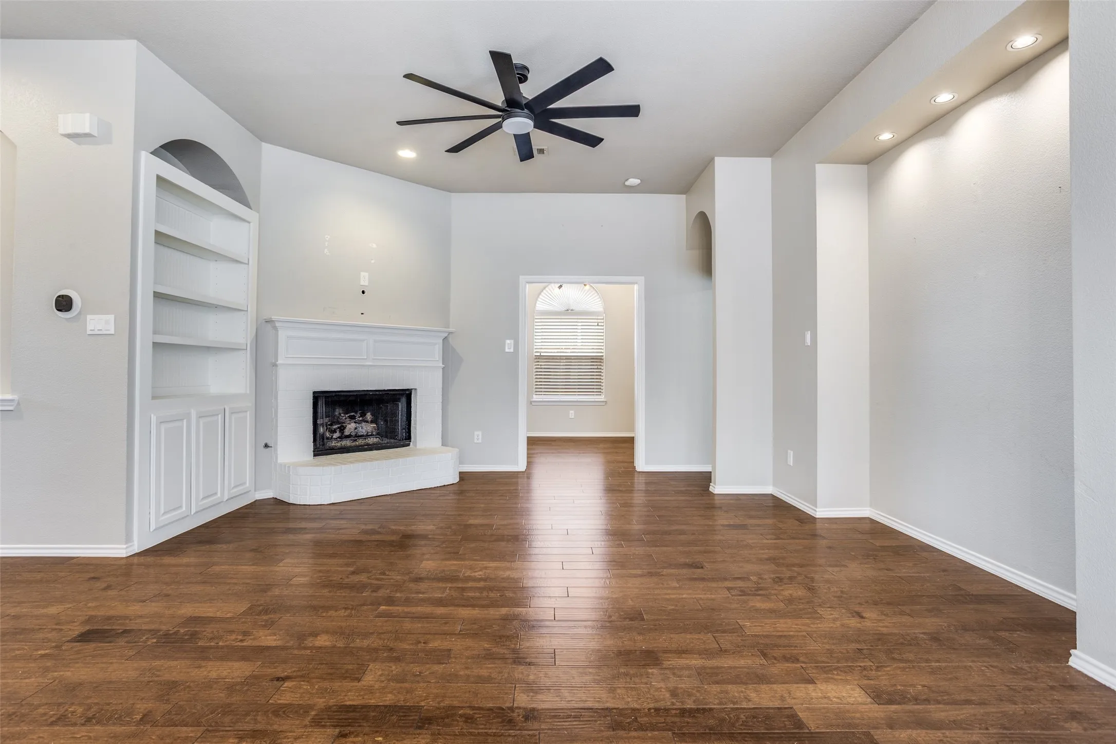 Single Family Residence For Sale in Denton County , 9362 Homestead Lane, Frisco, Texas 75033, 3 Bedroom, 2 Bathroom, 2 Garage spaces, 2,076 Sqft, built in 1998, Preowned, Price $420,000, mls#21196633, Real Estate Agent in Frisco, Homes For Sale in Denton county, Homes For Sale in Frisco, Realtor in Frisco Texas, Real Estate Brokerage Independent Realty Texas, Luminita Cordes Realtor